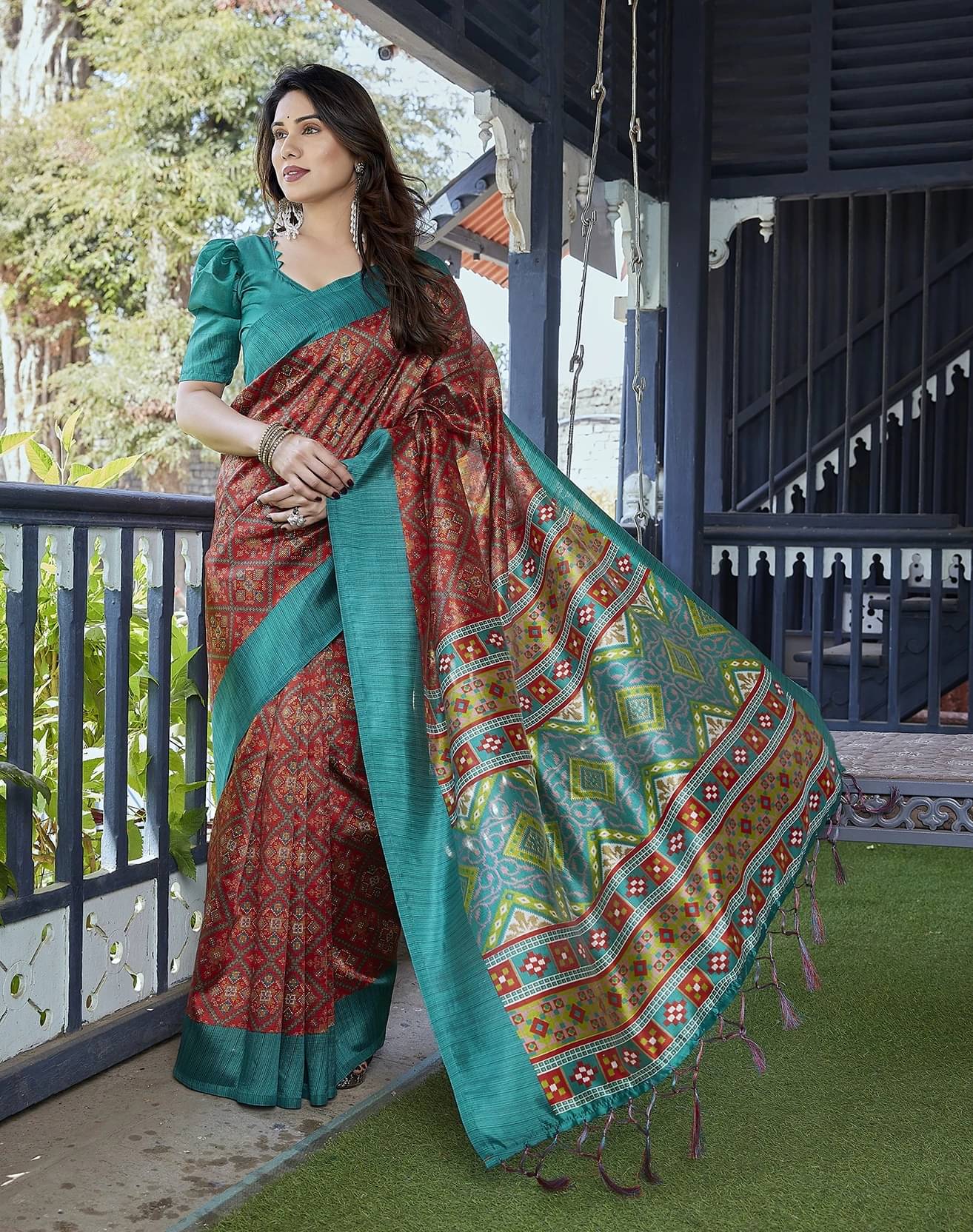     			Yashika Silk Blend Printed Regular Saree With Unstitched Blouse Piece ( Red )