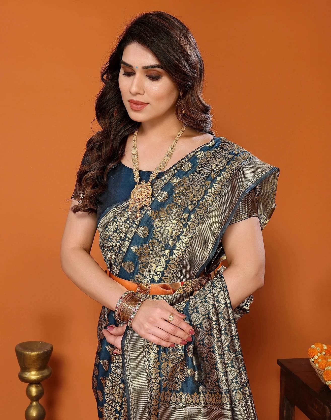     			Yashika Silk Blend Self Design Kanjeevaram Sarees With Unstitched Blouse Piece ( Blue )