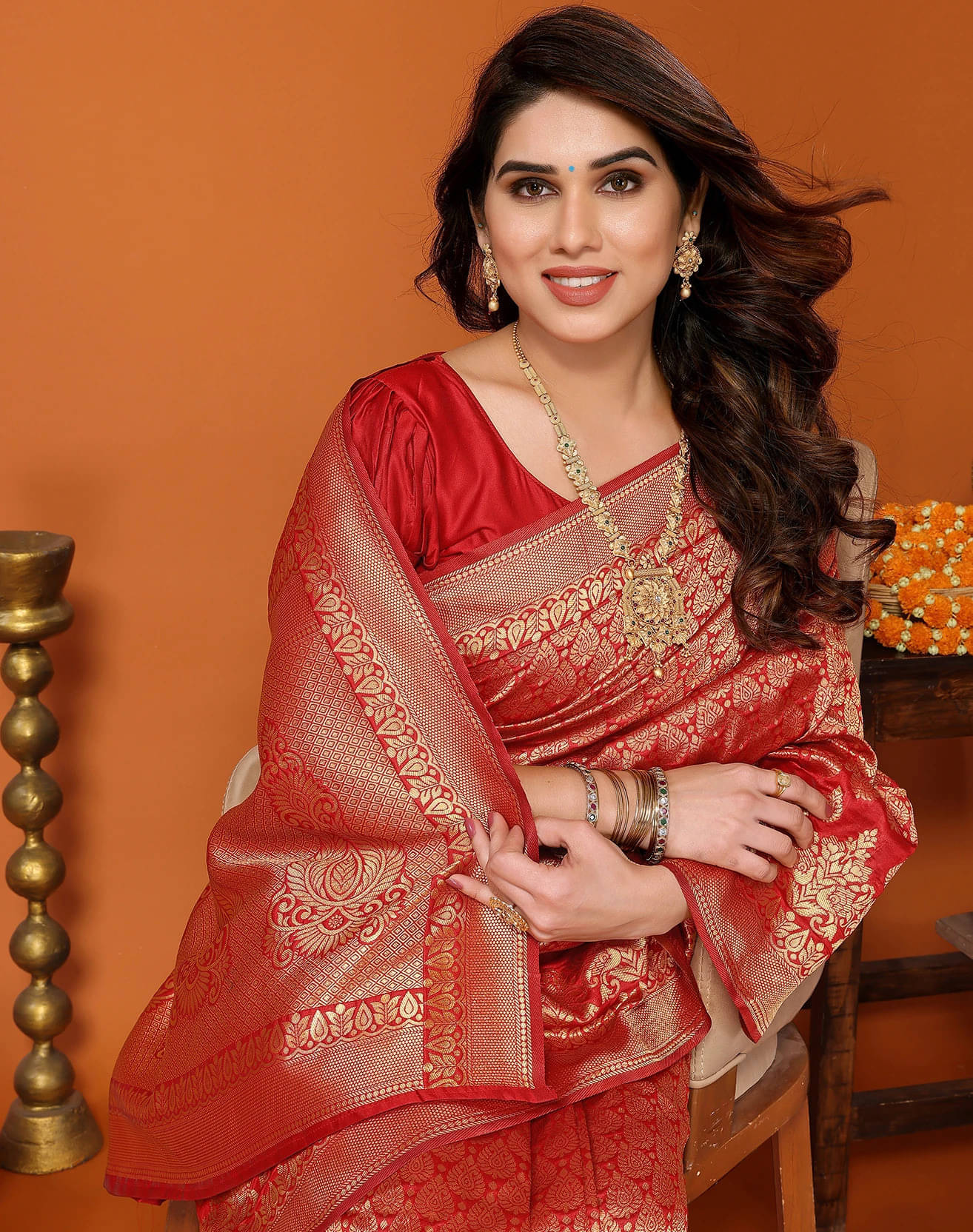     			Yashika Silk Blend Self Design Kanjeevaram Sarees With Unstitched Blouse Piece ( Red )