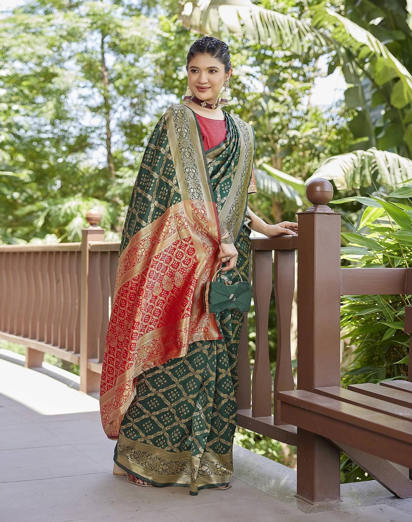 Yashika Silk Blend Self Design Kanjeevaram Sarees With Unstitched Blouse Piece ( Green )     			Yashika Silk Blend Self Design Kanjeevaram Sarees With Unstitched Blouse Piece ( Green )