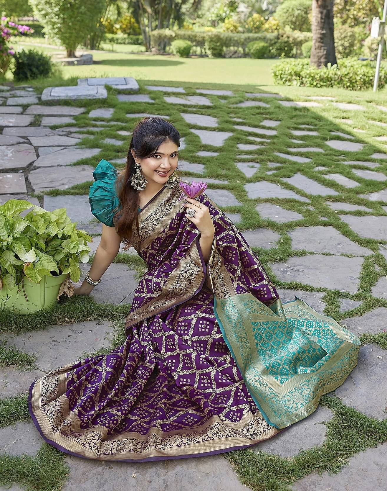     			Yashika Silk Blend Self Design Kanjeevaram Sarees With Unstitched Blouse Piece ( Purple )
