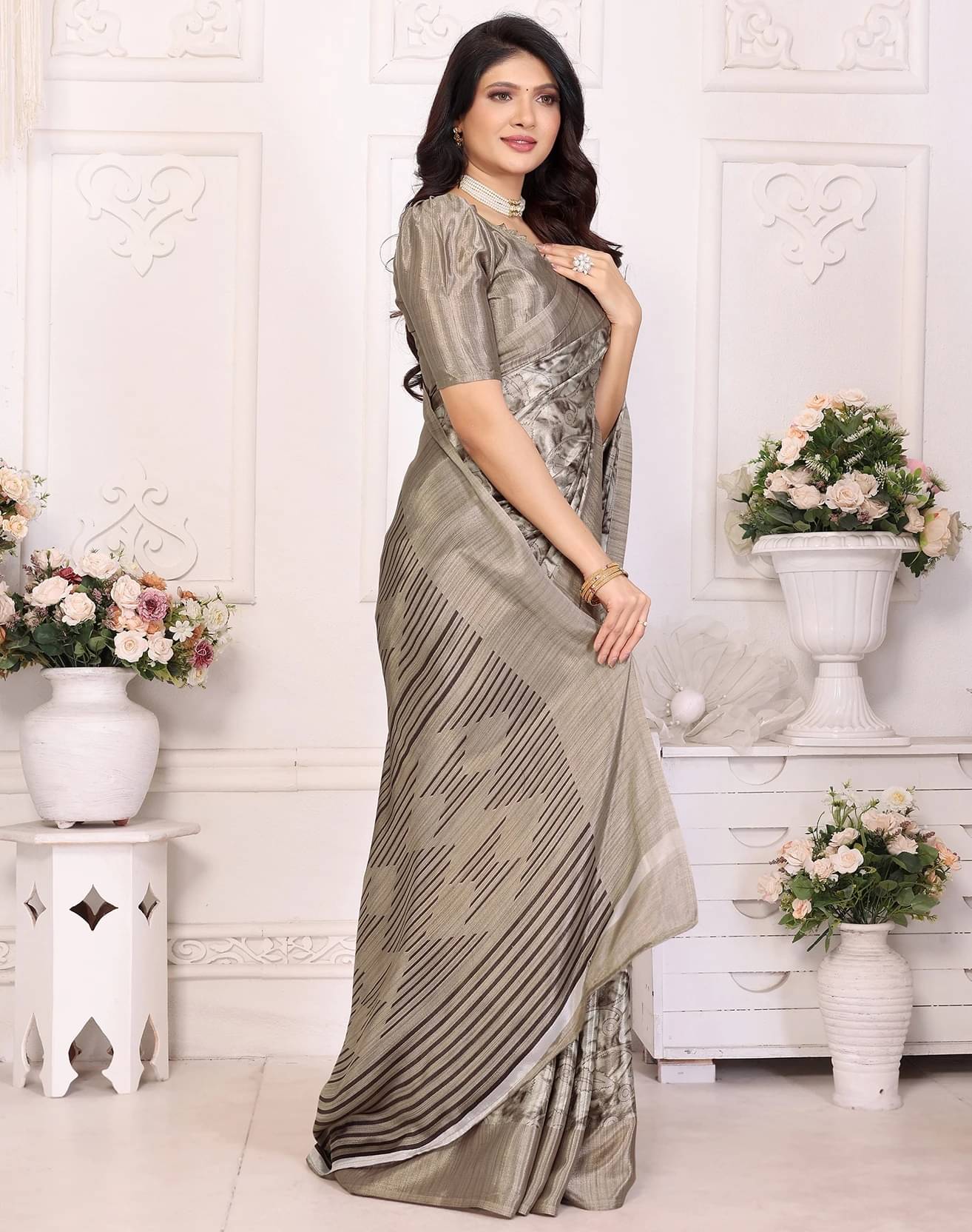     			Yashika Silk Printed Regular Saree With Unstitched Blouse Piece ( Brown )