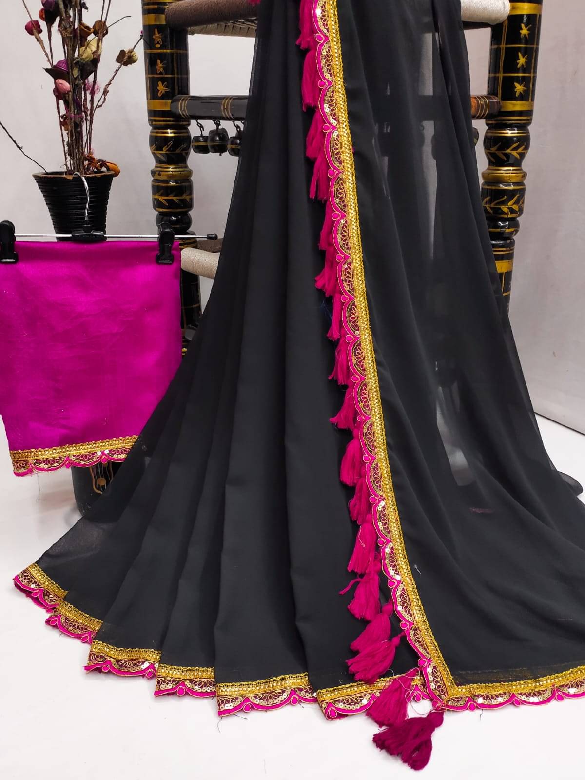     			GALAXY STUDIOS Georgette Embellished Banarasi saree With Unstitched Blouse Piece ( Black,Pink )