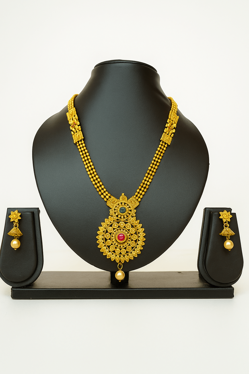     			Generic Golden Alloy Necklace Set ( Pack of 1 )