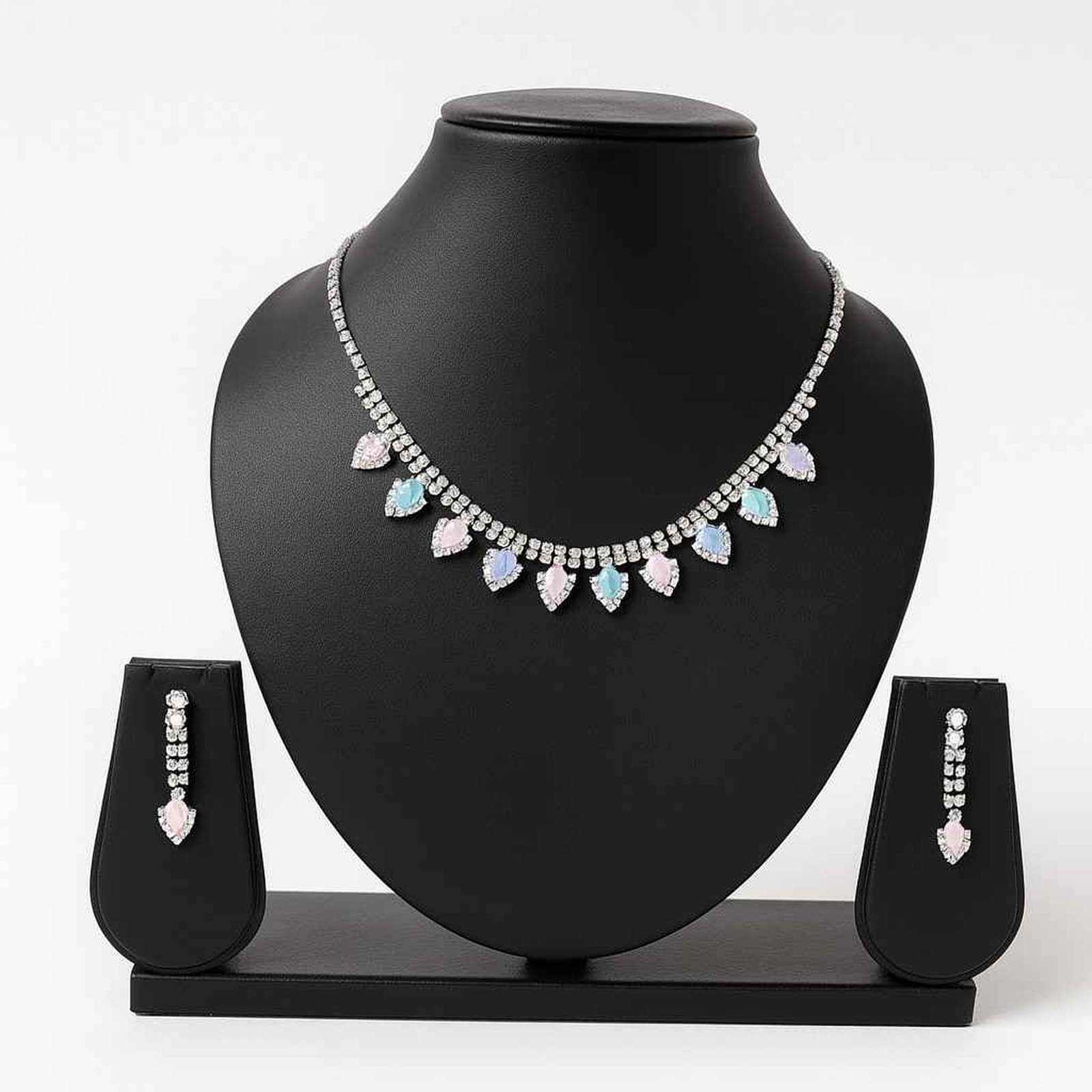     			GENERIC AAHI Silver Alloy Necklace Set ( Pack of 1 )