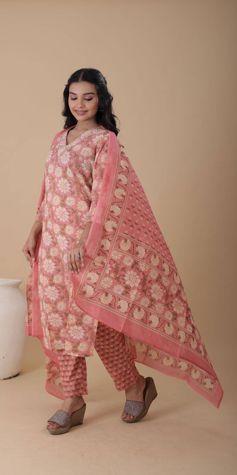     			HOUSE OF REVATI Women Cotton Printed Straight Kurti With Pants ( Pink )