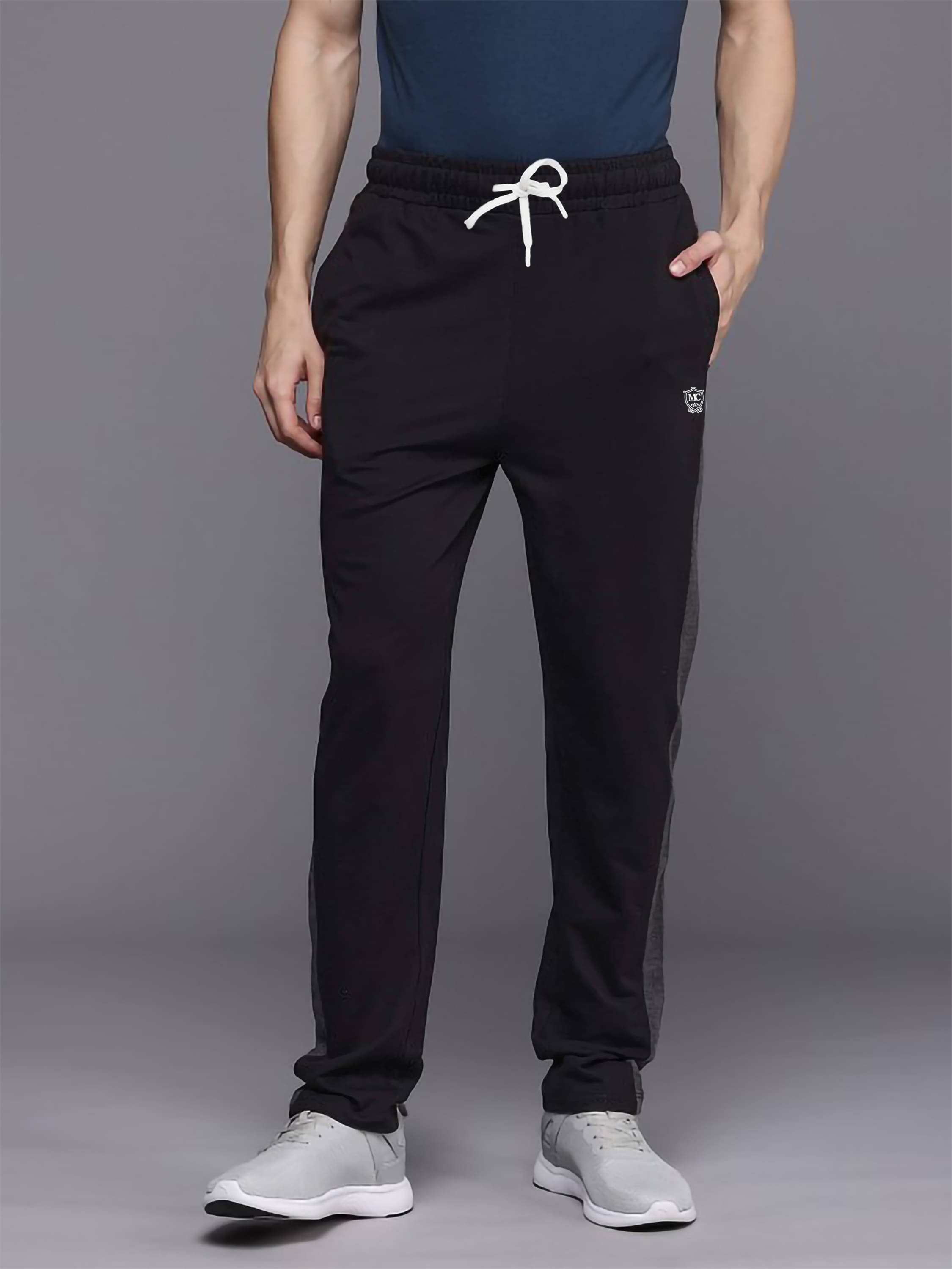     			Mountain colours Black Cotton Blend Men's Trackpants ( Pack of 1 )