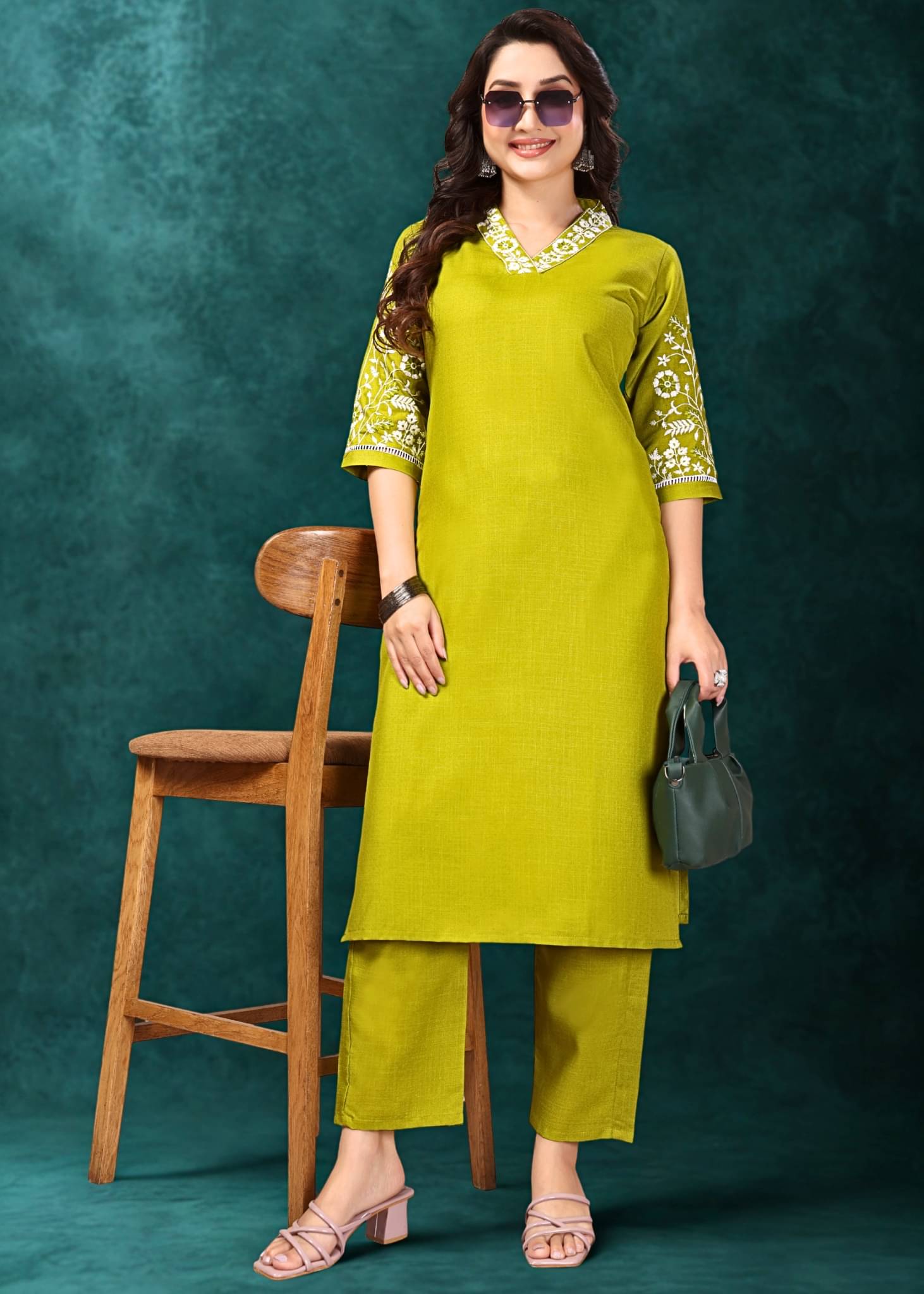     			Neev's Dizain Studio Women Cotton Embroidered Straight Kurti With Pants ( Green )