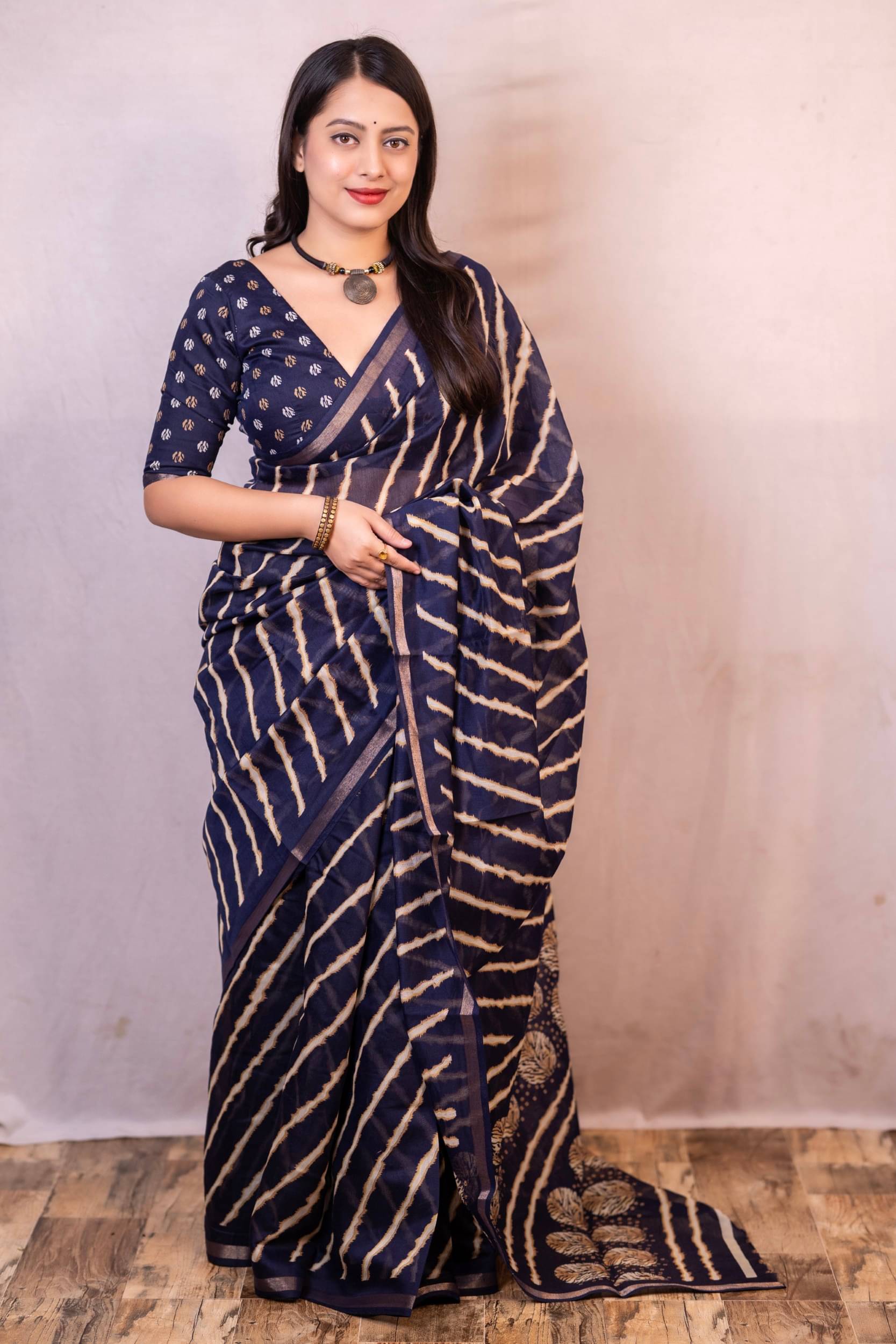     			PANZORA Cotton Solid Regular Saree Without Blouse Piece ( Navy Blue )