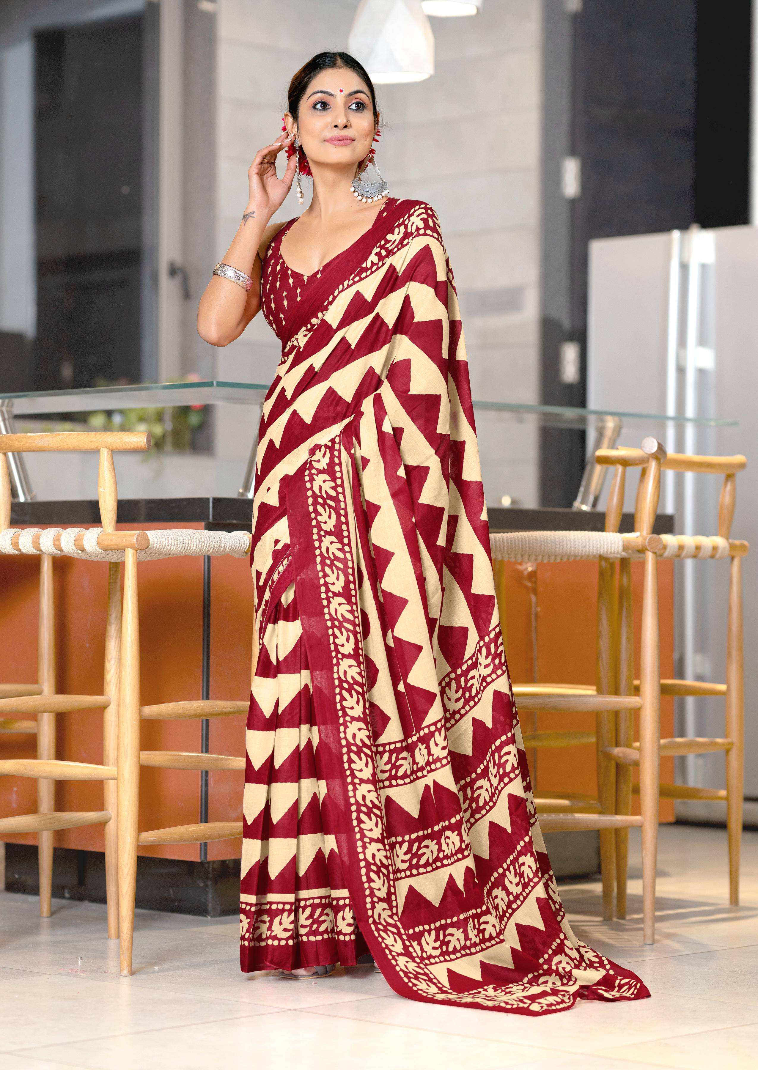     			PANZORA Cotton Solid Regular Saree Without Blouse Piece ( Red )