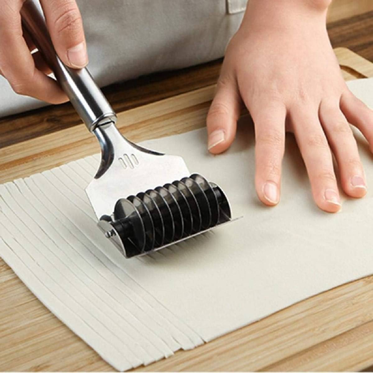 PRIMIYARA Stainless Steel Pasta and Noodles Cutter Roller – Silver     			PRIMIYARA Stainless Steel Pasta and Noodles Cutter Roller – Silver