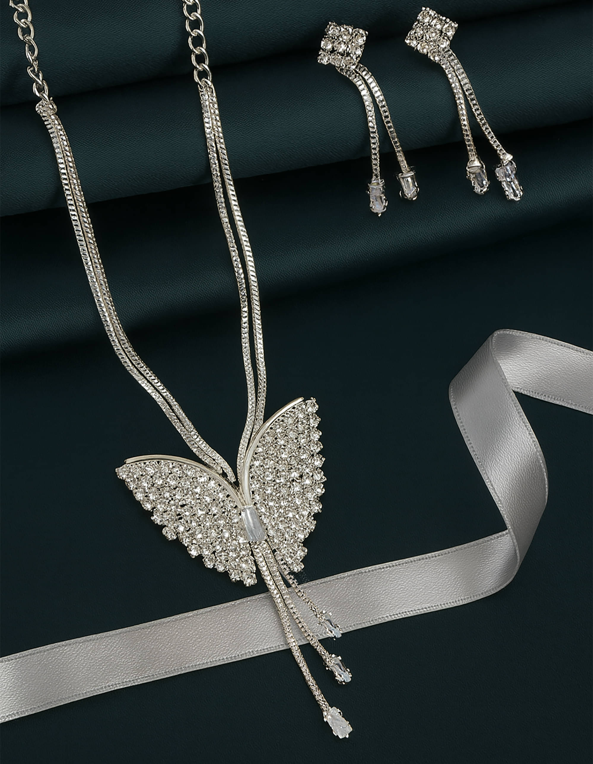     			RANEM Silver Metal Necklace Set ( Pack of 1 )