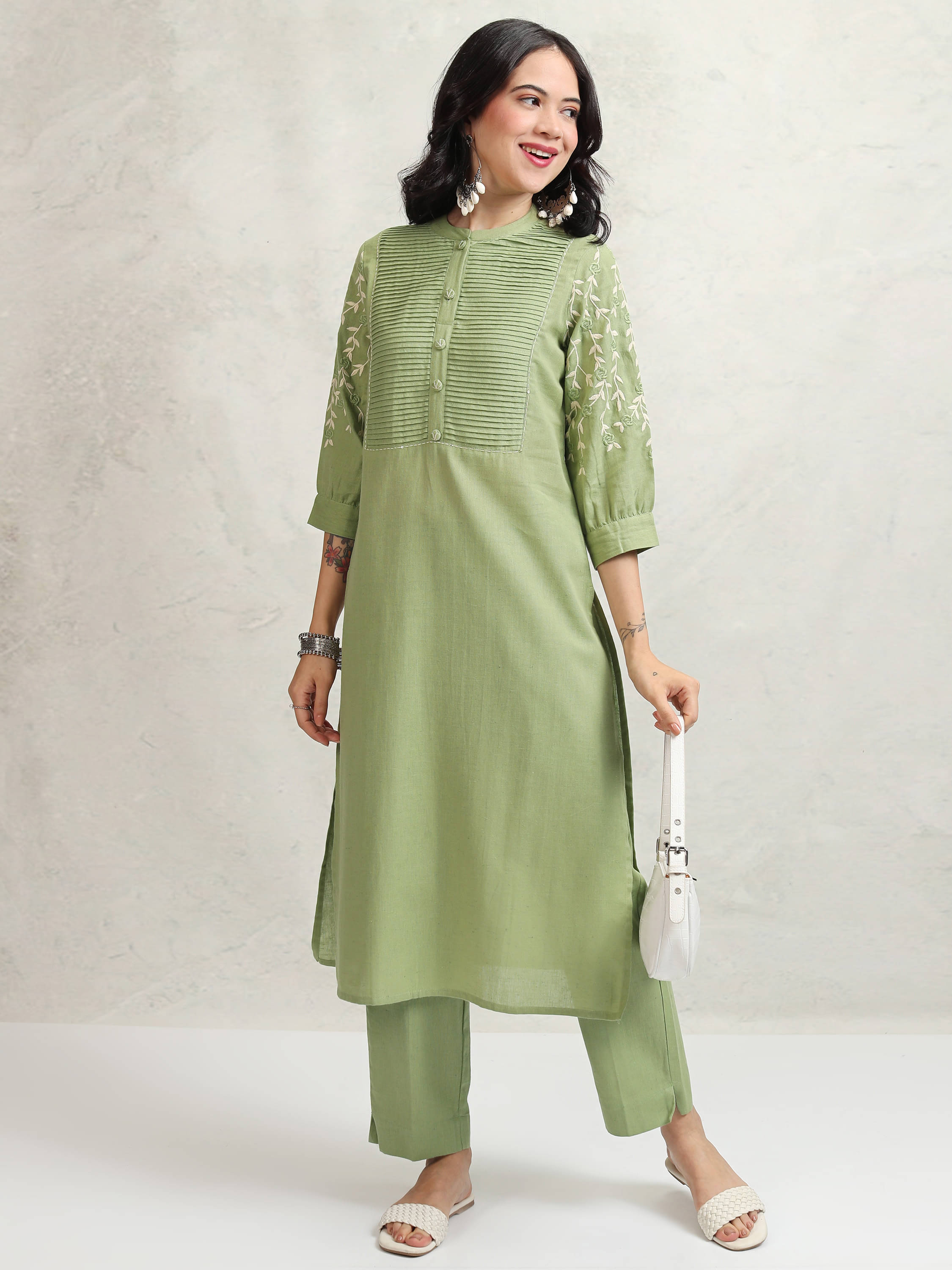 Vishudh Women Cotton Blend Embroidered Straight Kurti With Pants ( Green ) Vishudh Women Cotton Blend Embroidered Straight Kurti With Pants ( Green )