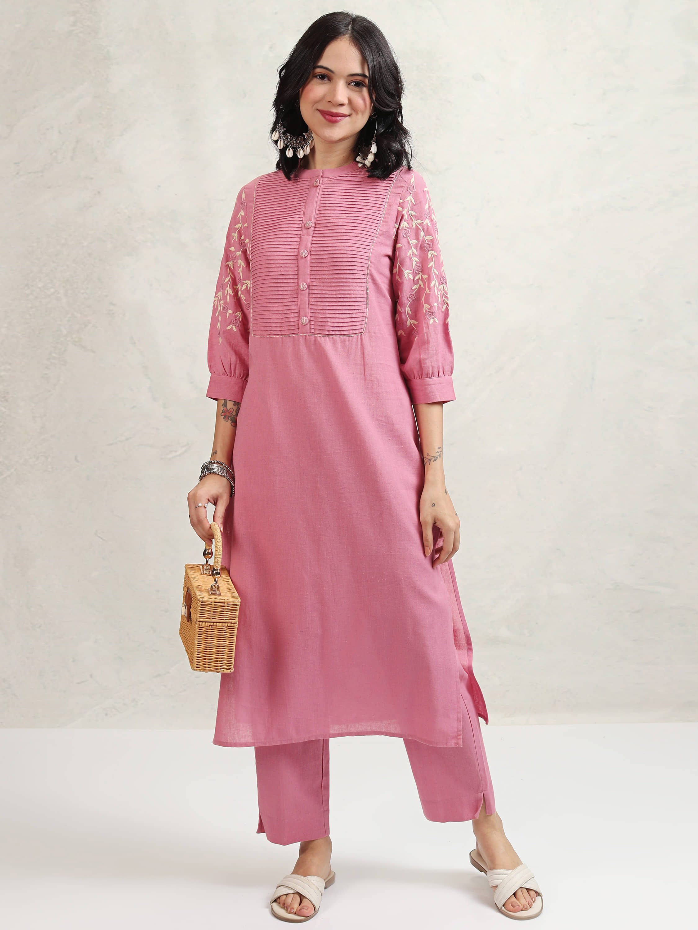 Vishudh Women Cotton Blend Embroidered Straight Kurti With Pants ( Pink )
