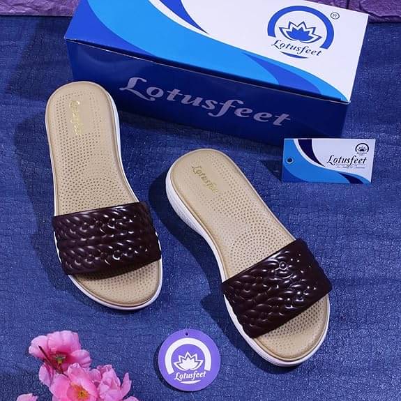     			Lotusfeet brown Women's V-strap Flats