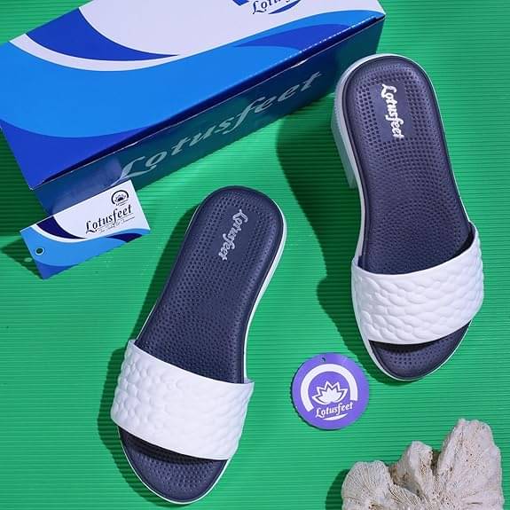     			Lotusfeet white Women's V-strap Flats