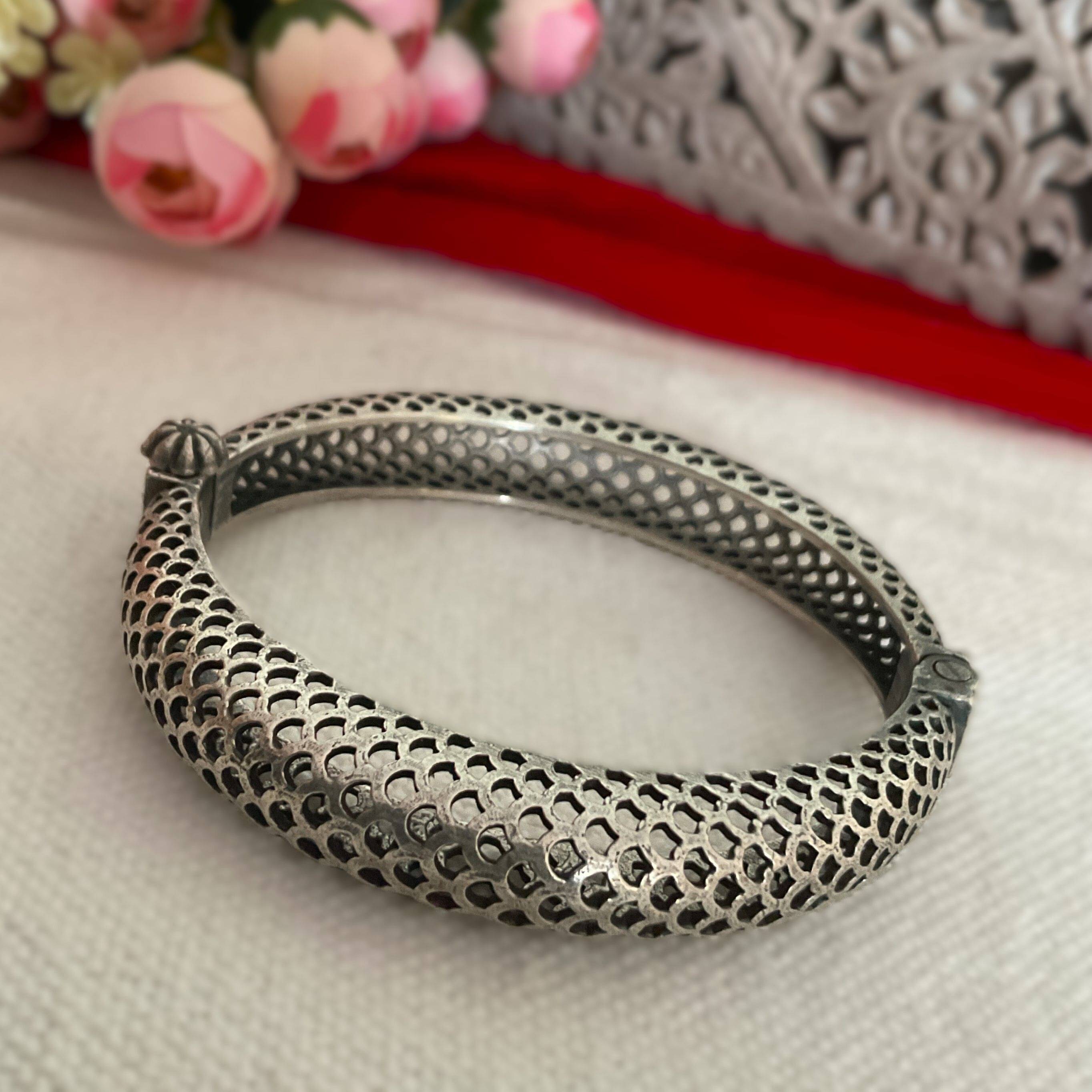     			Mohati Silver Cuff ( Pack of 1 )