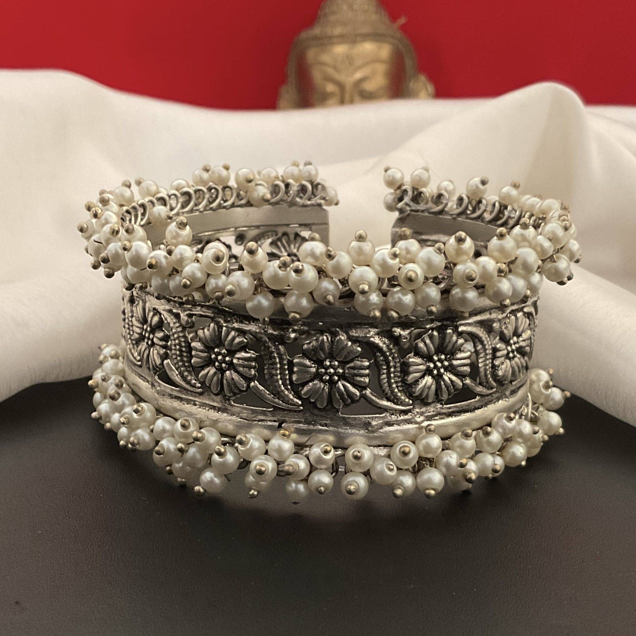     			Mohati Silver Cuff ( Pack of 1 )