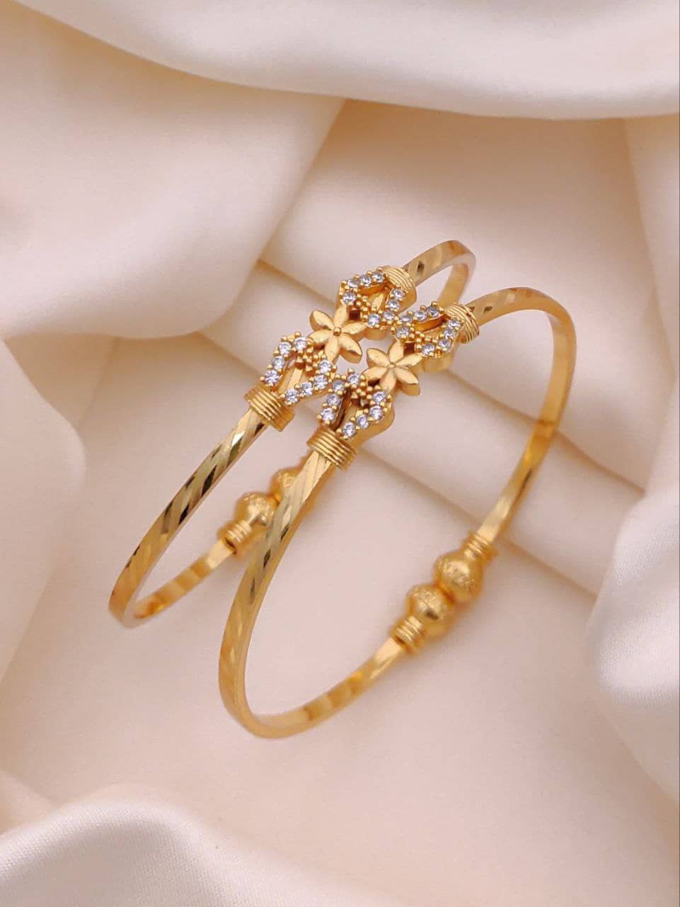 Shivay Fashion Gold Bangle ( Pack of 1 ) - Bangles & Bracelets | Buy online on ZillyBuy