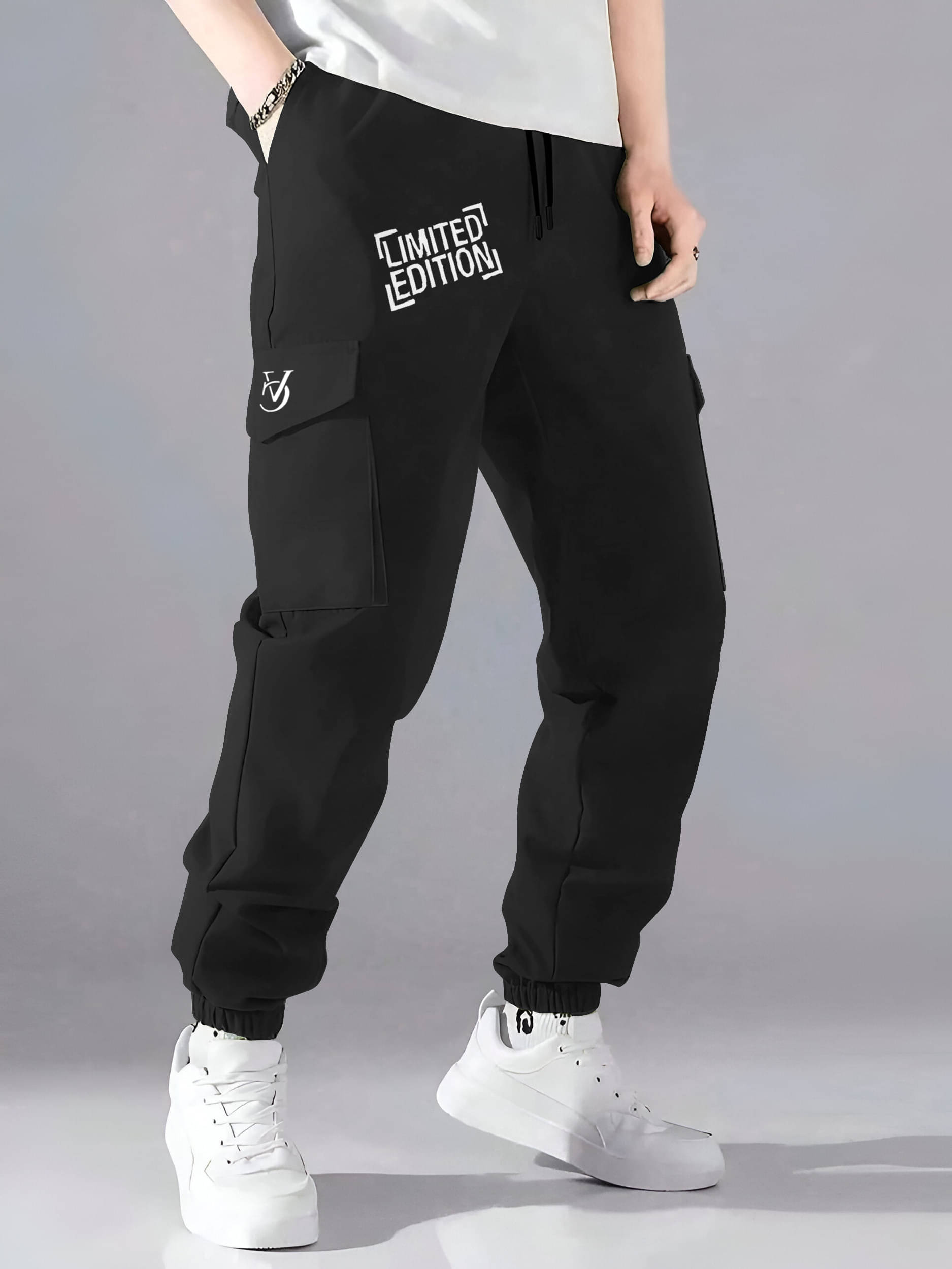 VCANEE Black Cotton Blend Men's Trackpants ( Pack of 1 ) VCANEE Black Cotton Blend Men's Trackpants ( Pack of 1 )