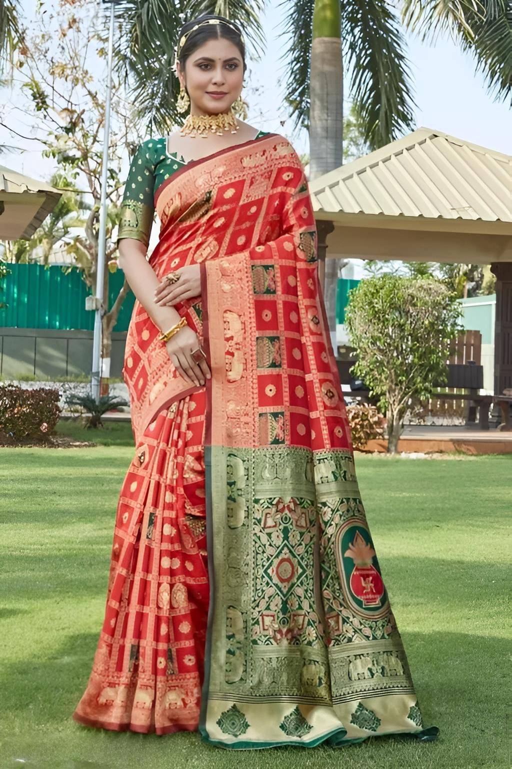     			Yashika Silk Blend Embroidered Banarasi saree With Unstitched Blouse Piece ( Red )