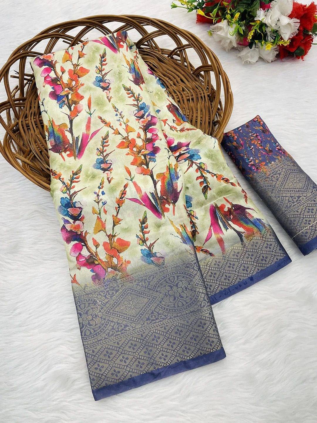 Pionex Chiffon Printed Regular Saree With Unstitched Blouse Piece ( Cream ) Pionex Chiffon Printed Regular Saree With Unstitched Blouse Piece ( Cream )