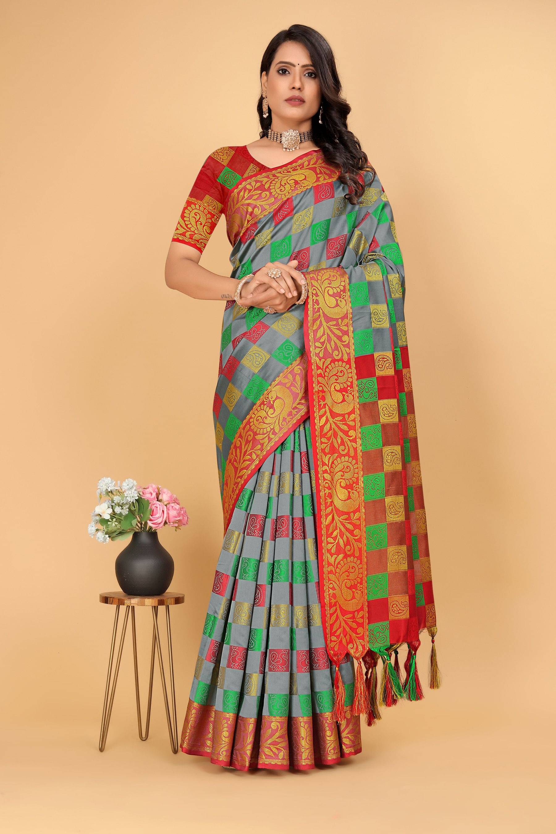     			Pionex Cotton Silk Checked Banarasi saree With Unstitched Blouse Piece ( Grey )