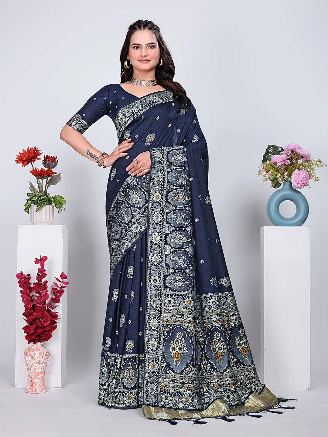 Pionex Cotton Silk Woven Patola Saree With Unstitched Blouse Piece ( Navy Blue ) Pionex Cotton Silk Woven Patola Saree With Unstitched Blouse Piece ( Navy Blue )