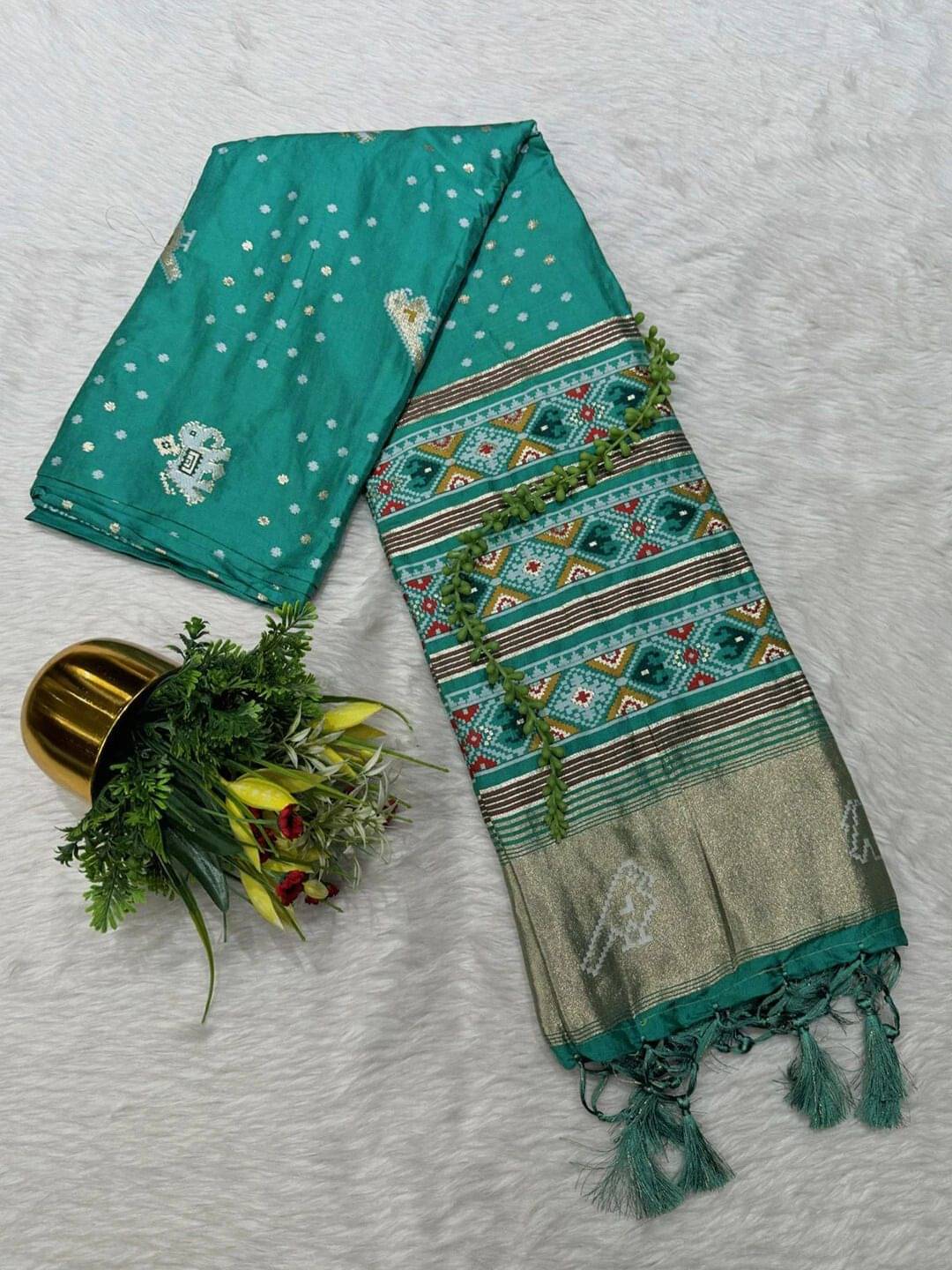 Pionex Cotton Silk Woven Patola Saree With Unstitched Blouse Piece ( Light Blue ) Pionex Cotton Silk Woven Patola Saree With Unstitched Blouse Piece ( Light Blue )