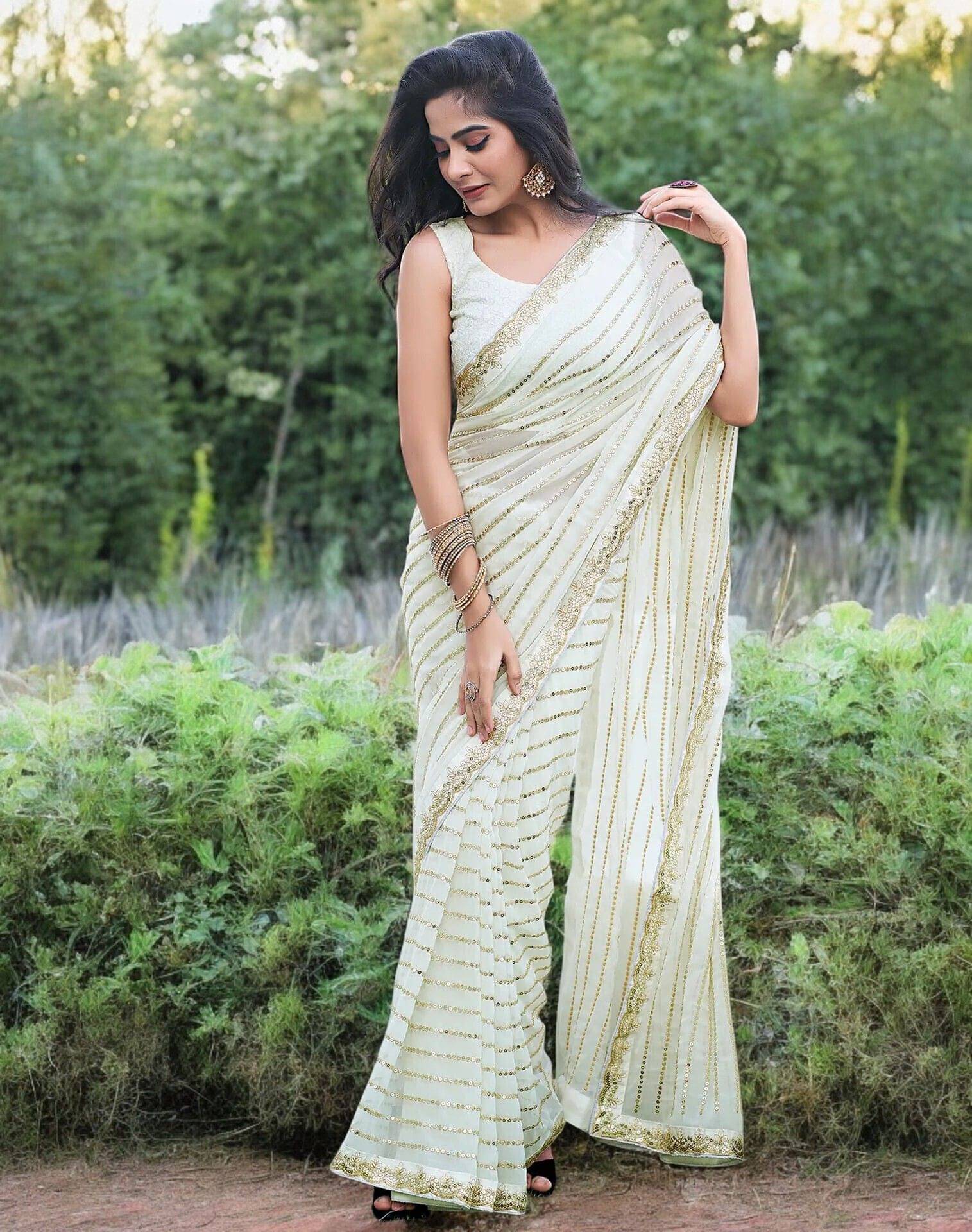 Pionex Georgette Embroidered Regular Saree With Unstitched Blouse Piece ( White ) Pionex Georgette Embroidered Regular Saree With Unstitched Blouse Piece ( White )