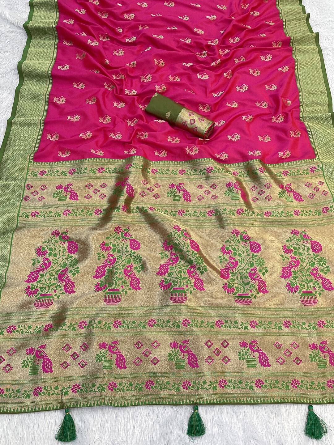 Pionex Jacquard Self Design Paithani Sarees With Unstitched Blouse Piece ( Pink ) Pionex Jacquard Self Design Paithani Sarees With Unstitched Blouse Piece ( Pink )