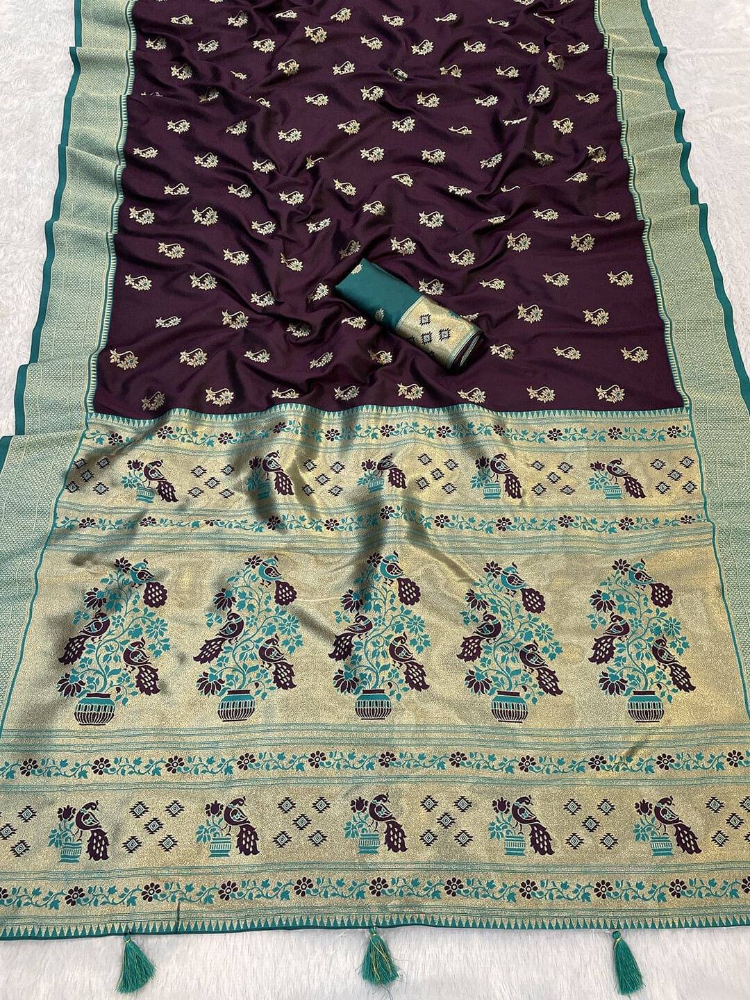Pionex Jacquard Self Design Paithani Sarees With Unstitched Blouse Piece ( Maroon ) Pionex Jacquard Self Design Paithani Sarees With Unstitched Blouse Piece ( Maroon )