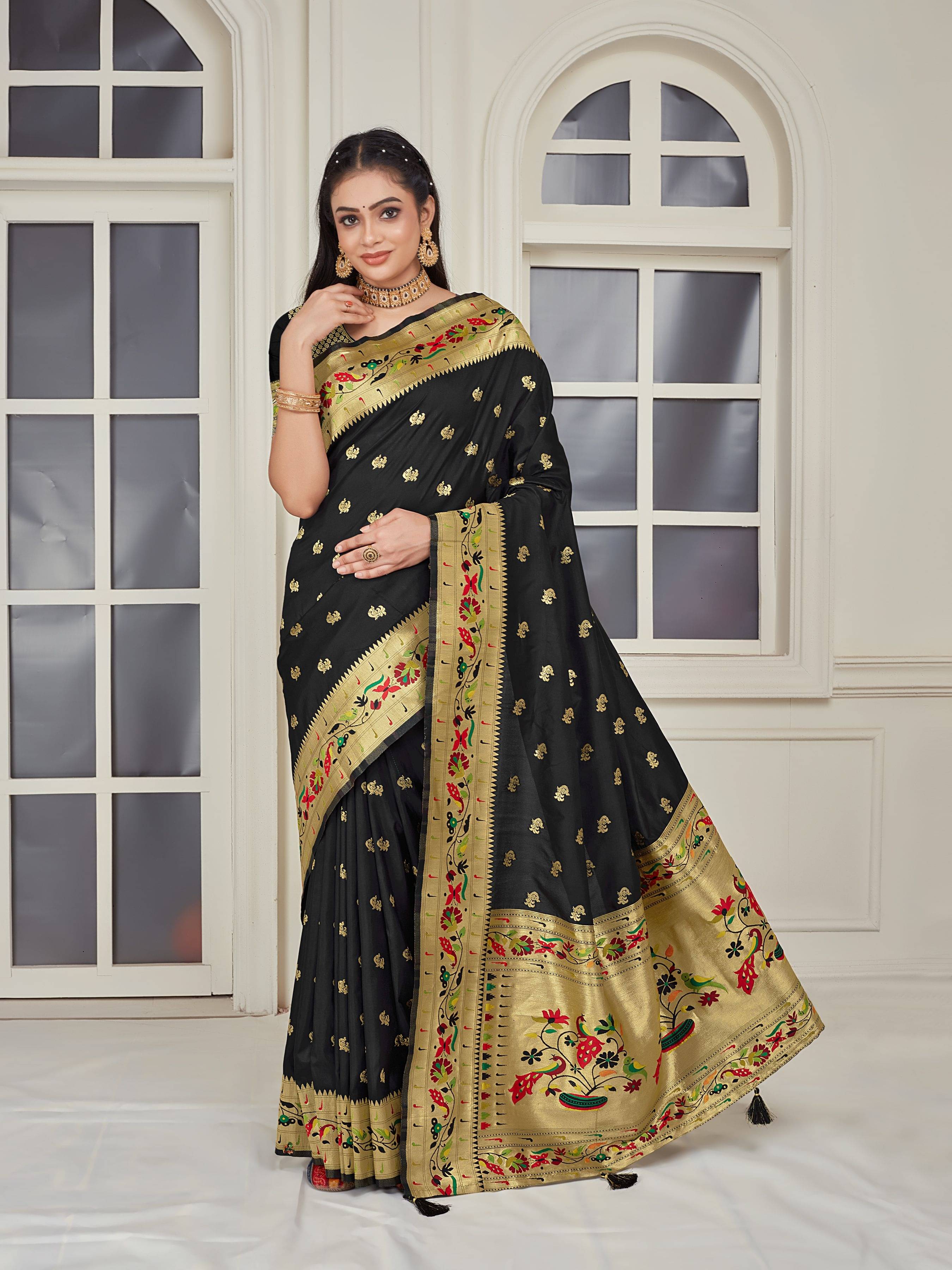 Pionex Jacquard Woven Paithani Sarees With Unstitched Blouse Piece ( Black ) Pionex Jacquard Woven Paithani Sarees With Unstitched Blouse Piece ( Black )