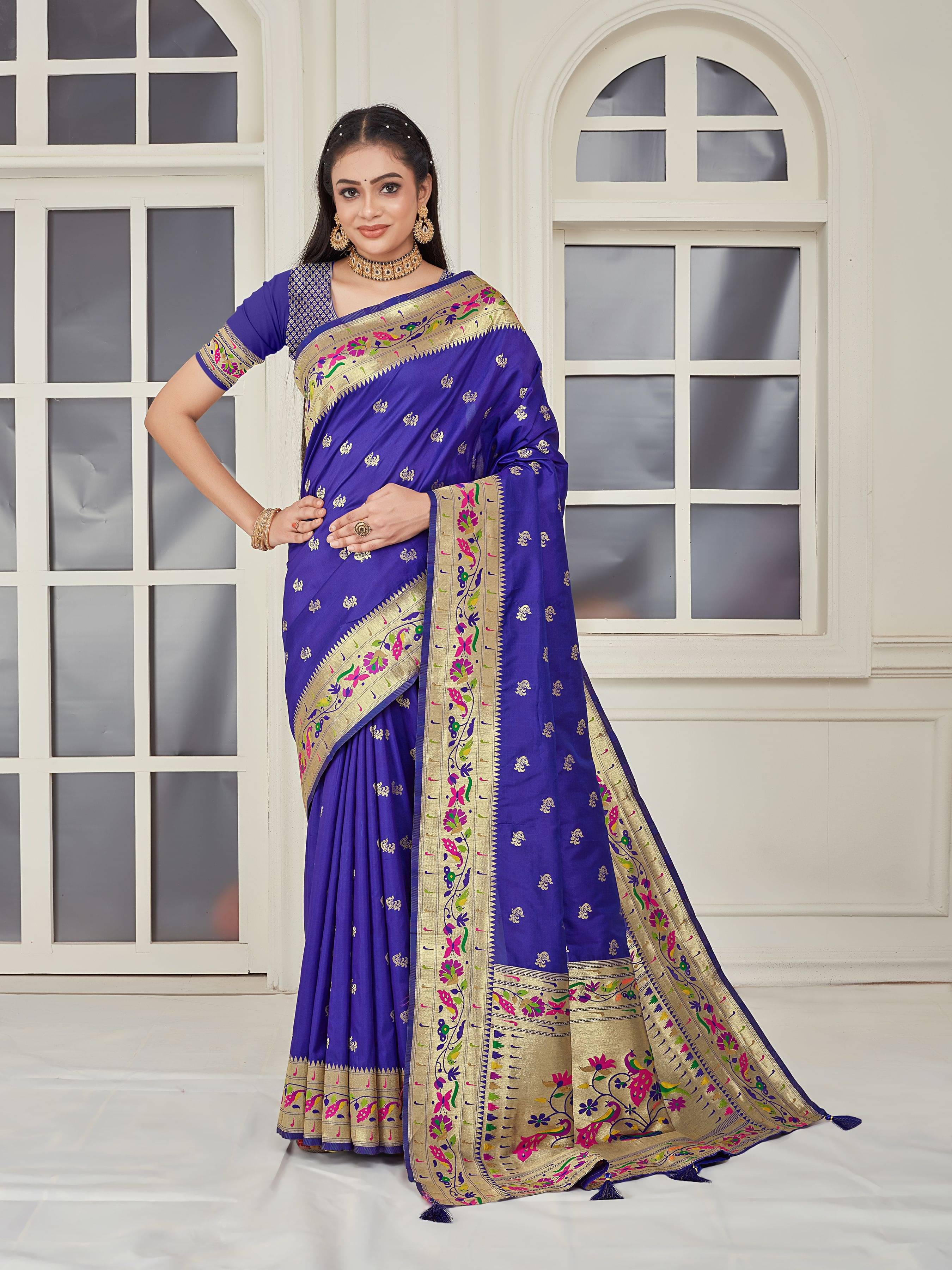 Pionex Jacquard Woven Paithani Sarees With Unstitched Blouse Piece ( Blue ) Pionex Jacquard Woven Paithani Sarees With Unstitched Blouse Piece ( Blue )
