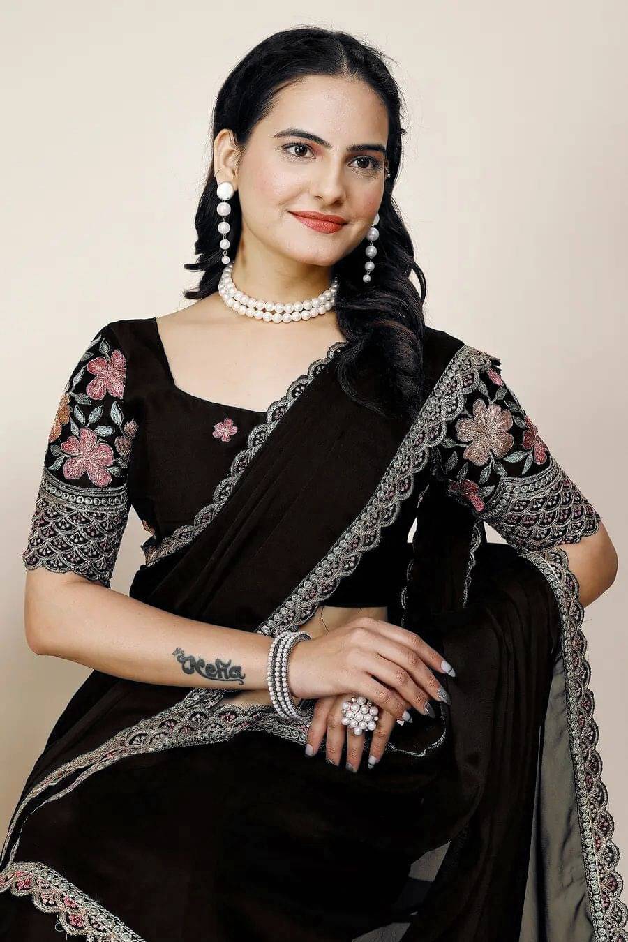 Pionex Silk Blend Embroidered Regular Saree With Unstitched Blouse Piece ( Black ) Pionex Silk Blend Embroidered Regular Saree With Unstitched Blouse Piece ( Black )