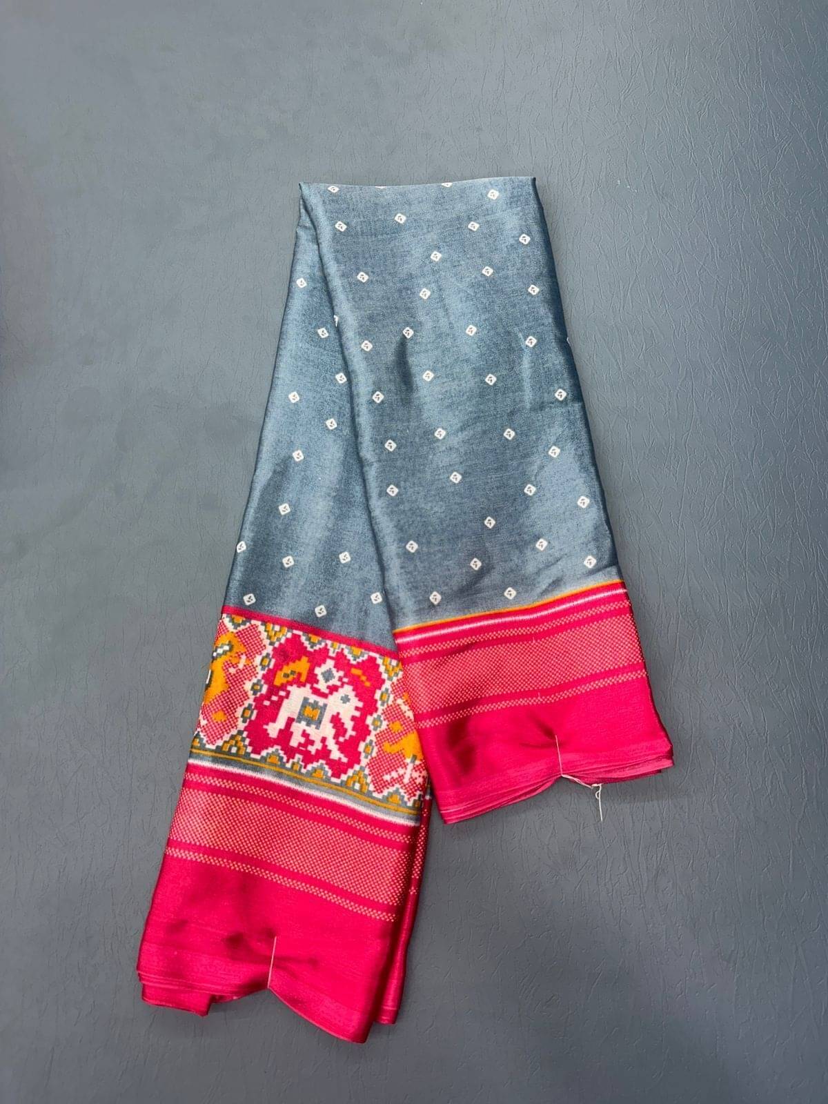     			Pionex Silk Blend Printed Bandhani Sarees With Unstitched Blouse Piece ( Grey )