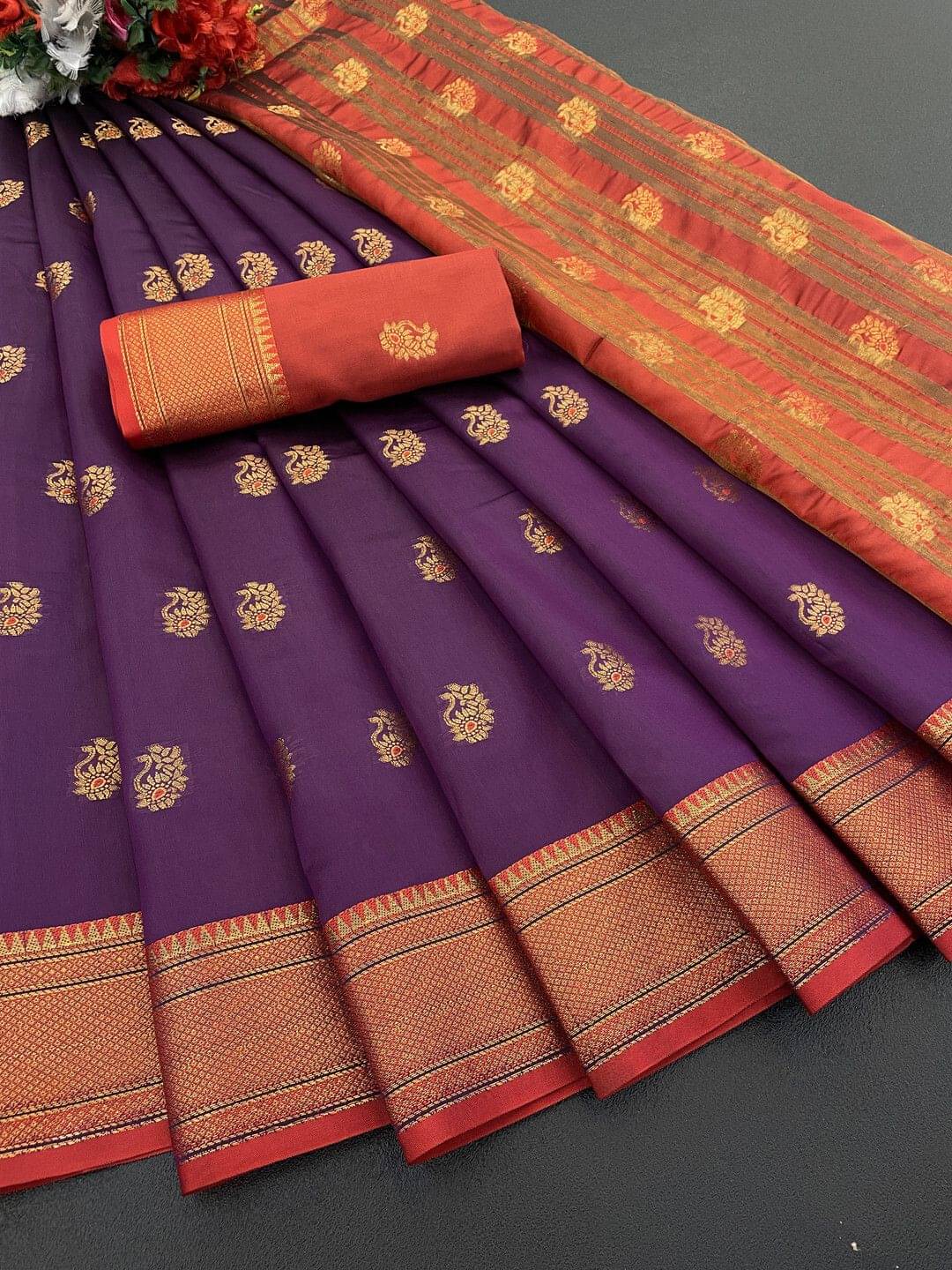     			Pionex Silk Woven Banarasi saree With Unstitched Blouse Piece ( Magenta )