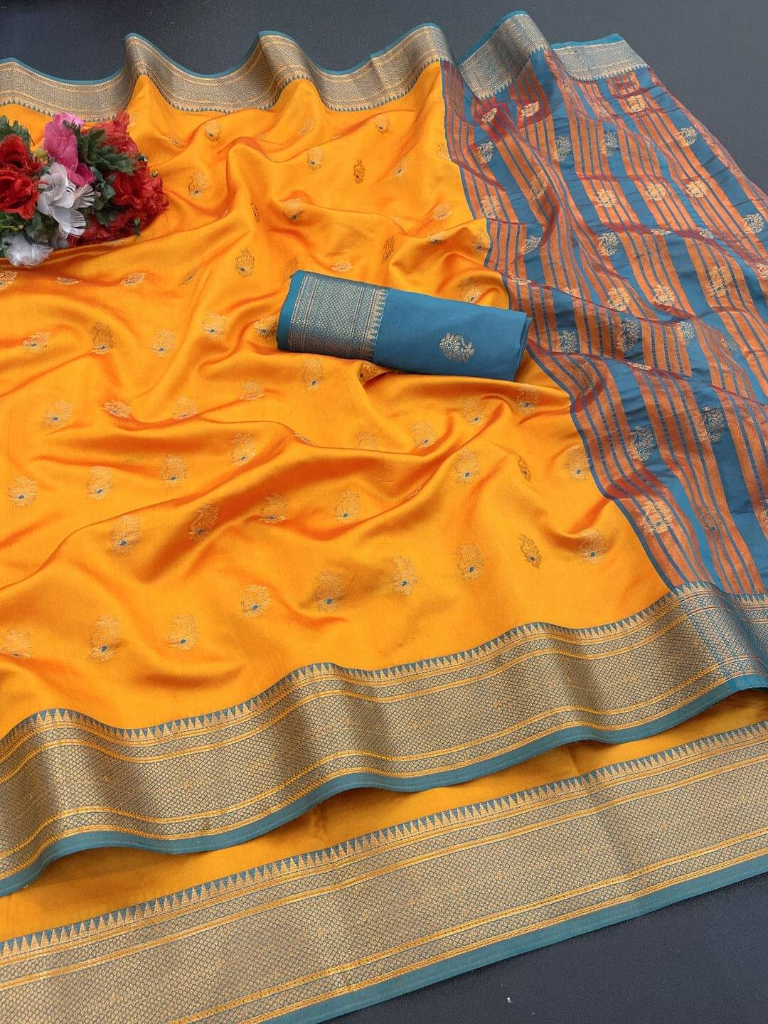 Pionex Silk Woven Banarasi saree With Unstitched Blouse Piece ( Multicolor ) Pionex Silk Woven Banarasi saree With Unstitched Blouse Piece ( Multicolor )