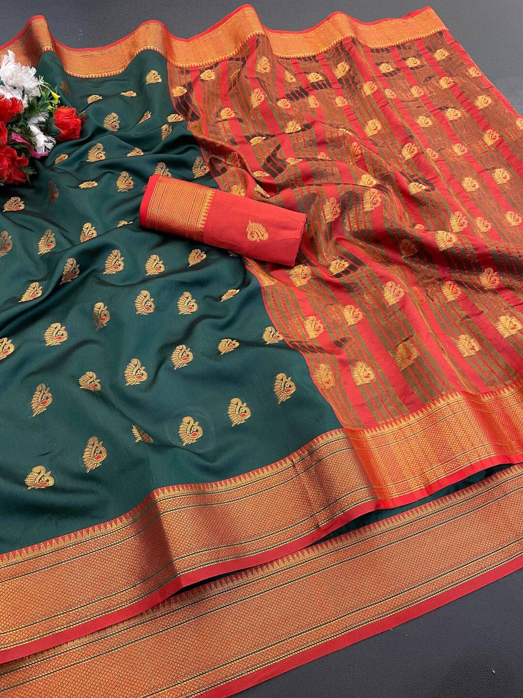 Pionex Silk Woven Banarasi saree With Unstitched Blouse Piece ( Multicolor ) Pionex Silk Woven Banarasi saree With Unstitched Blouse Piece ( Multicolor )