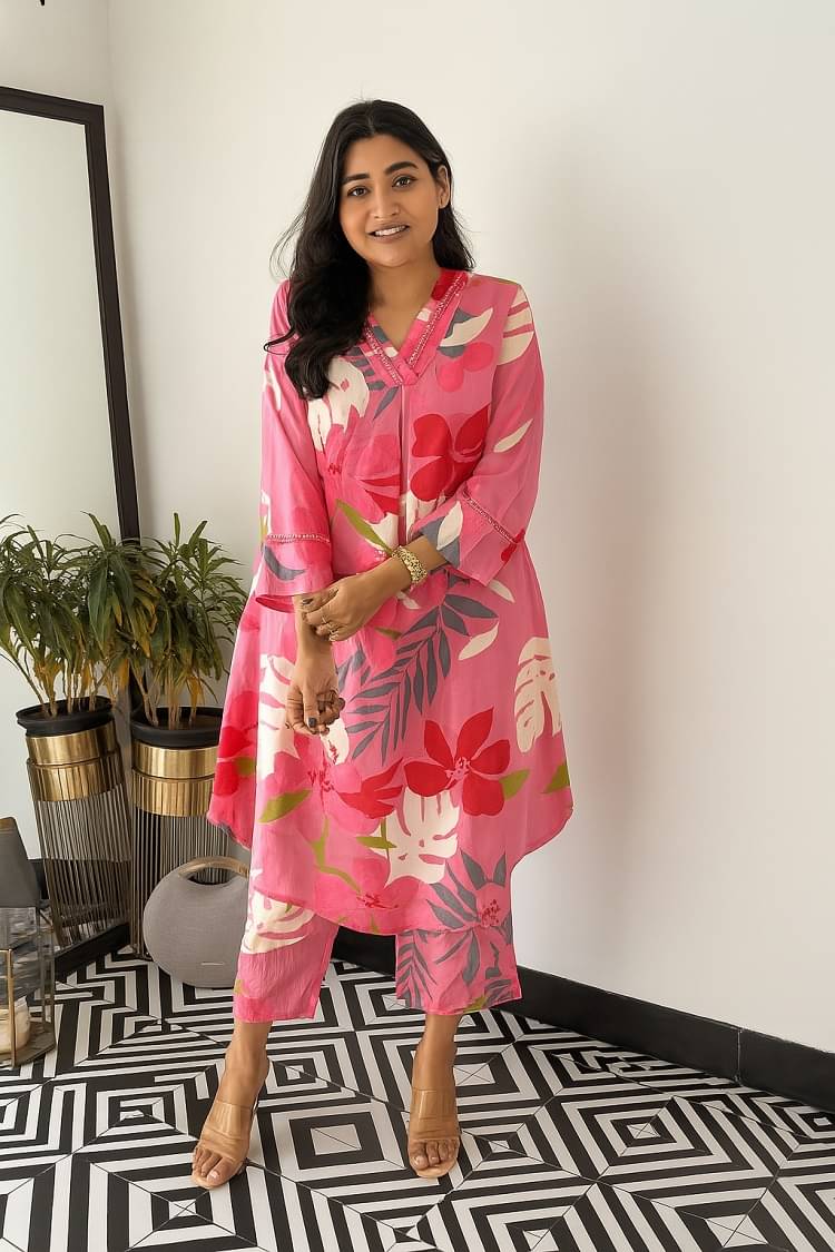     			MirrorTrendz Women Rayon Printed A-line Kurti With Pants ( Pink )