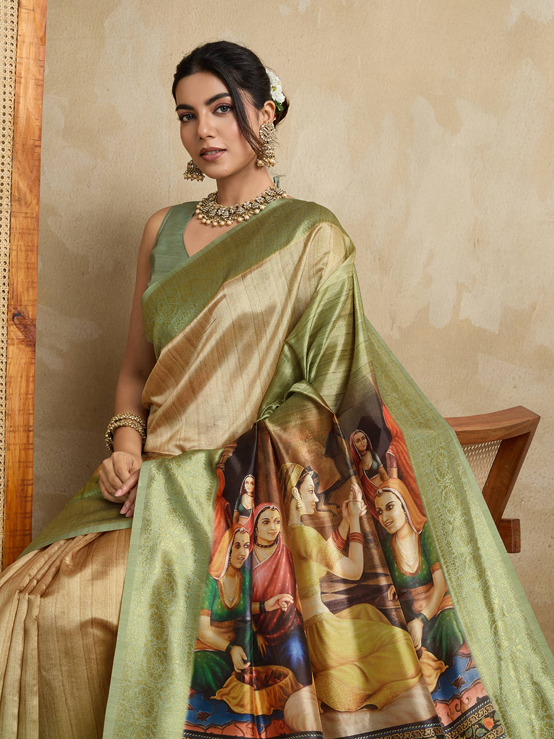 Niwaa Silk Blend Printed Regular Saree With Unstitched Blouse Piece ( Green ) Niwaa Silk Blend Printed Regular Saree With Unstitched Blouse Piece ( Green )