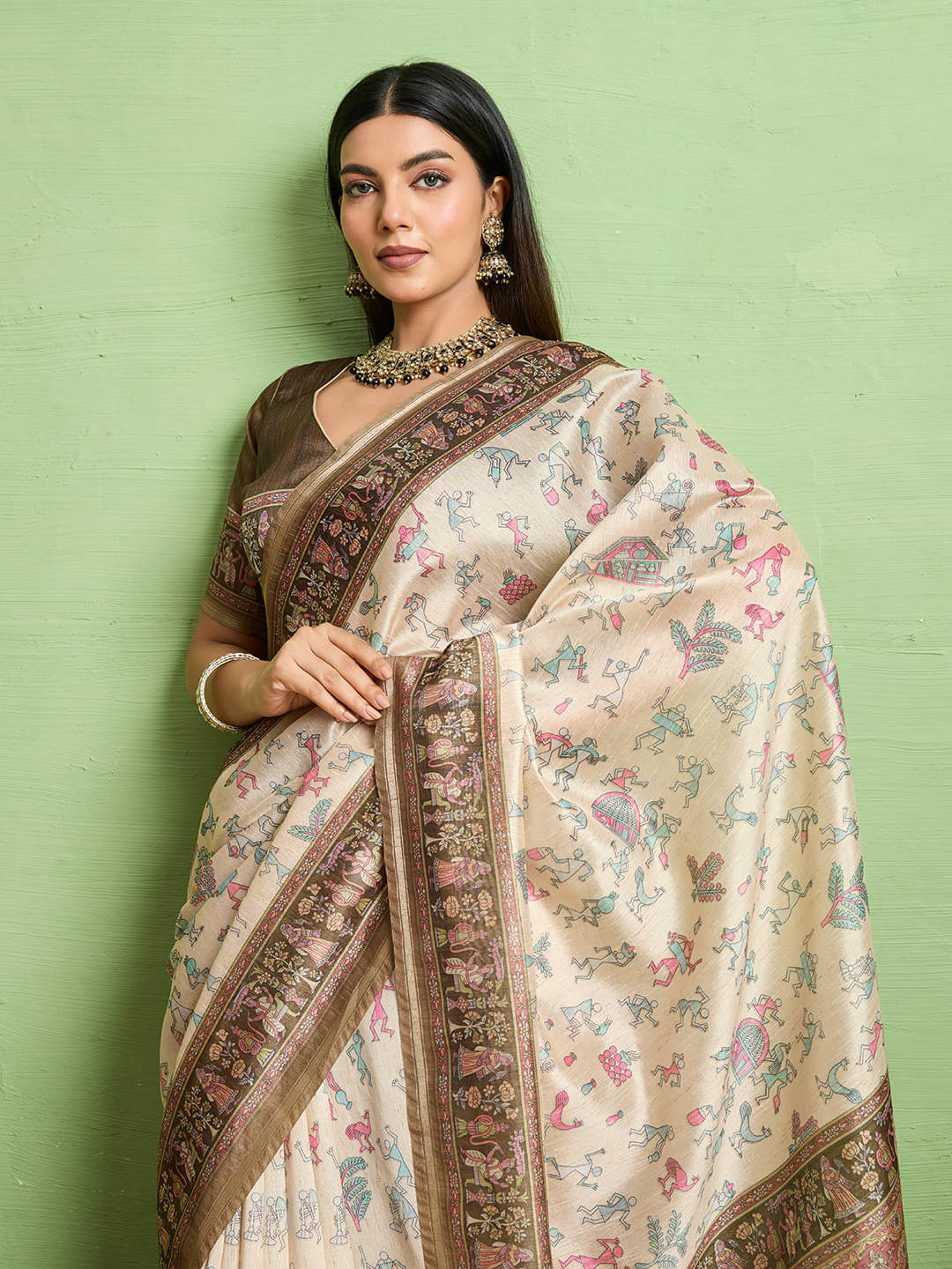 Niwaa Silk Blend Printed Regular Saree With Unstitched Blouse Piece ( White ) Niwaa Silk Blend Printed Regular Saree With Unstitched Blouse Piece ( White )