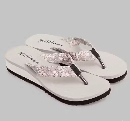     			MANNU COOPERATION Grey Women's Daily Slipper