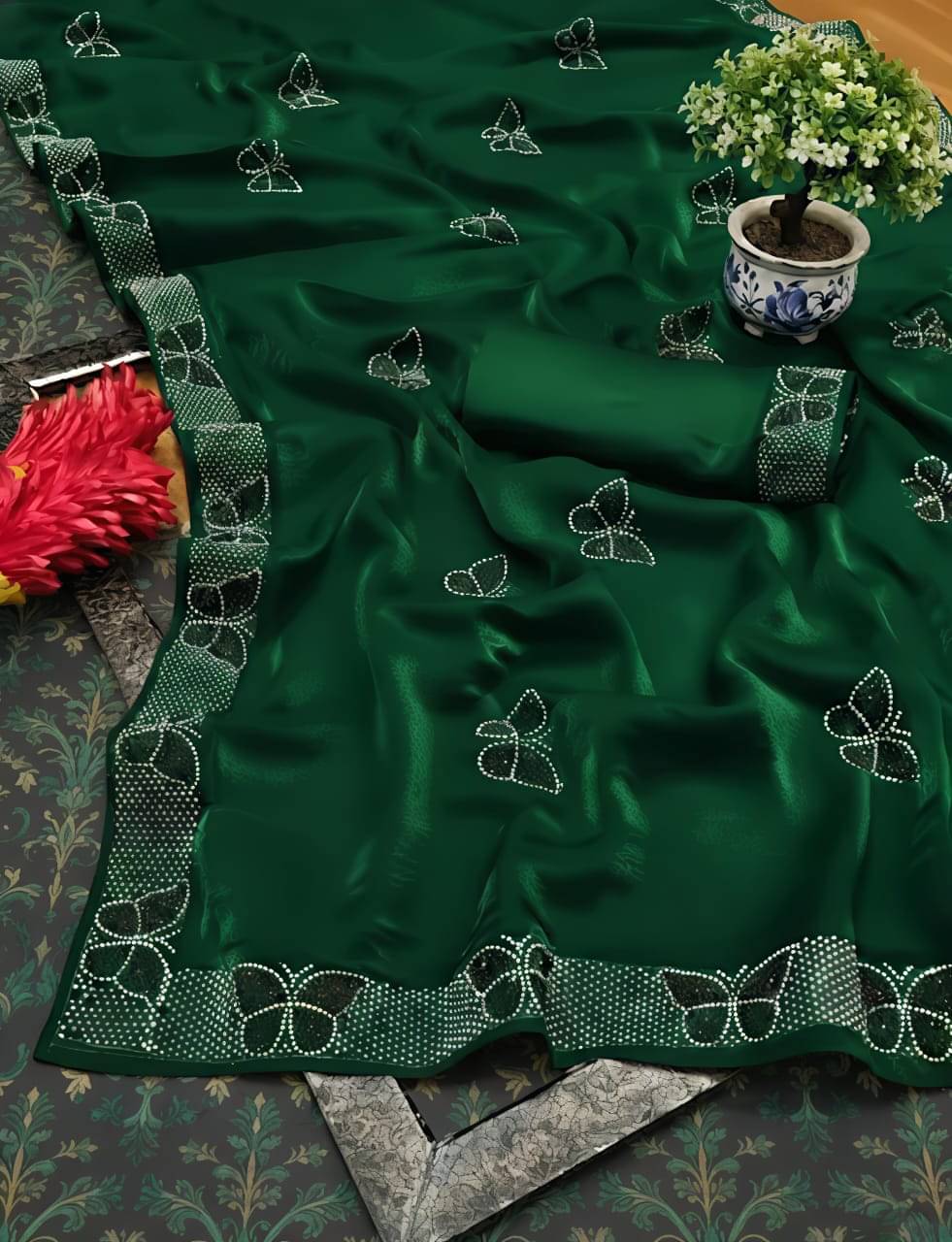 RIYA ENTERPRISE Satin Solid Regular Saree With Unstitched Blouse Piece ( Green ) RIYA ENTERPRISE Satin Solid Regular Saree With Unstitched Blouse Piece ( Green )