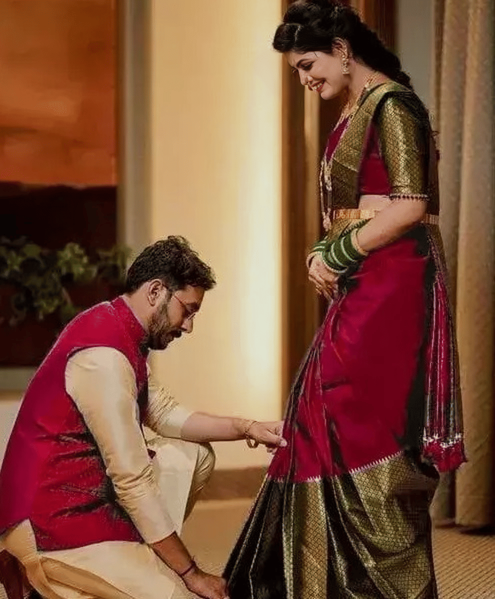 ANAND SAREES Jacquard Woven Design Banarasi saree With Unstitched Blouse Piece ( Maroon ) ANAND SAREES Jacquard Woven Design Banarasi saree With Unstitched Blouse Piece ( Maroon )