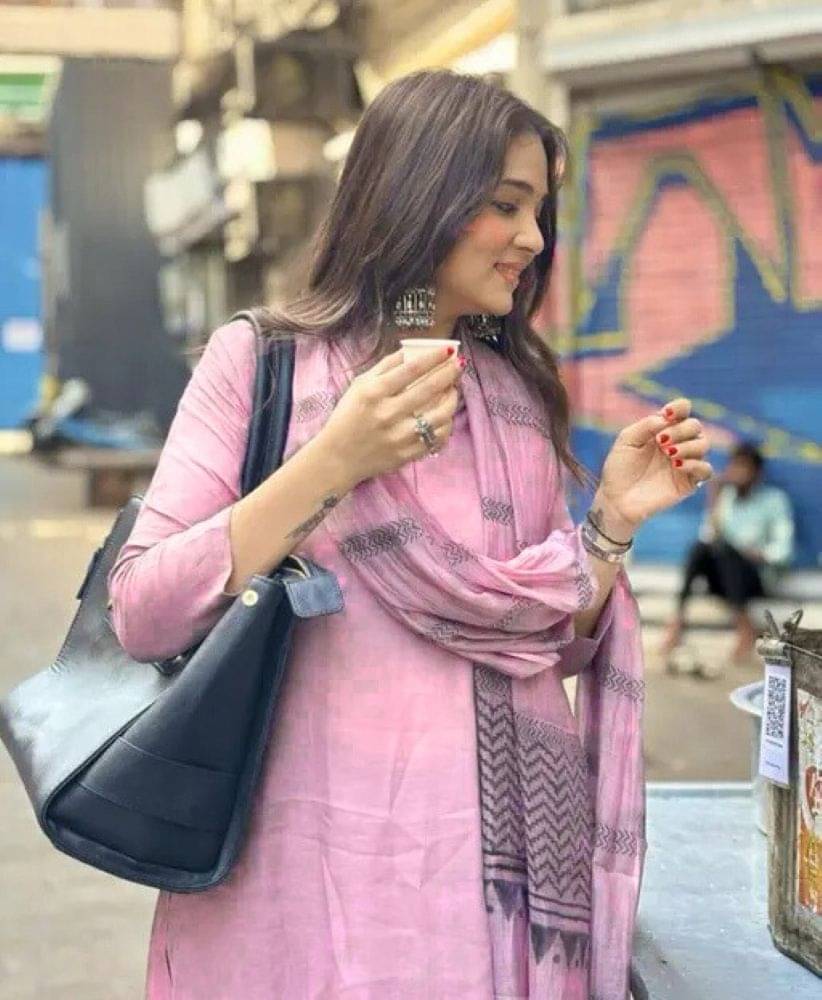 MirrorTrendz Women Rayon Printed A-line Kurti With Pants ( Pink ) MirrorTrendz Women Rayon Printed A-line Kurti With Pants ( Pink )