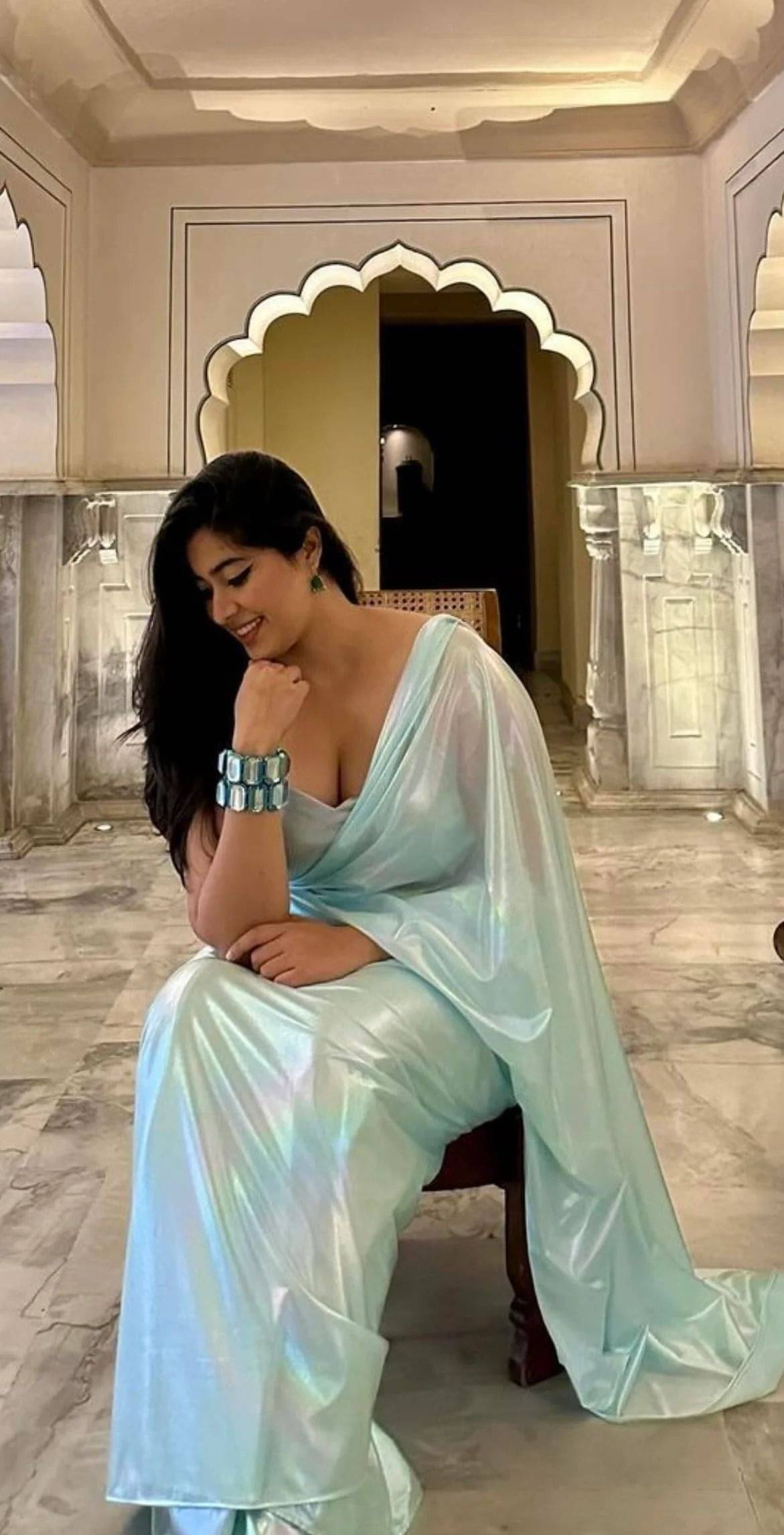 Rellaxa Waves Lycra Solid Regular Saree With Unstitched Blouse Piece ( Blue ) Rellaxa Waves Lycra Solid Regular Saree With Unstitched Blouse Piece ( Blue )