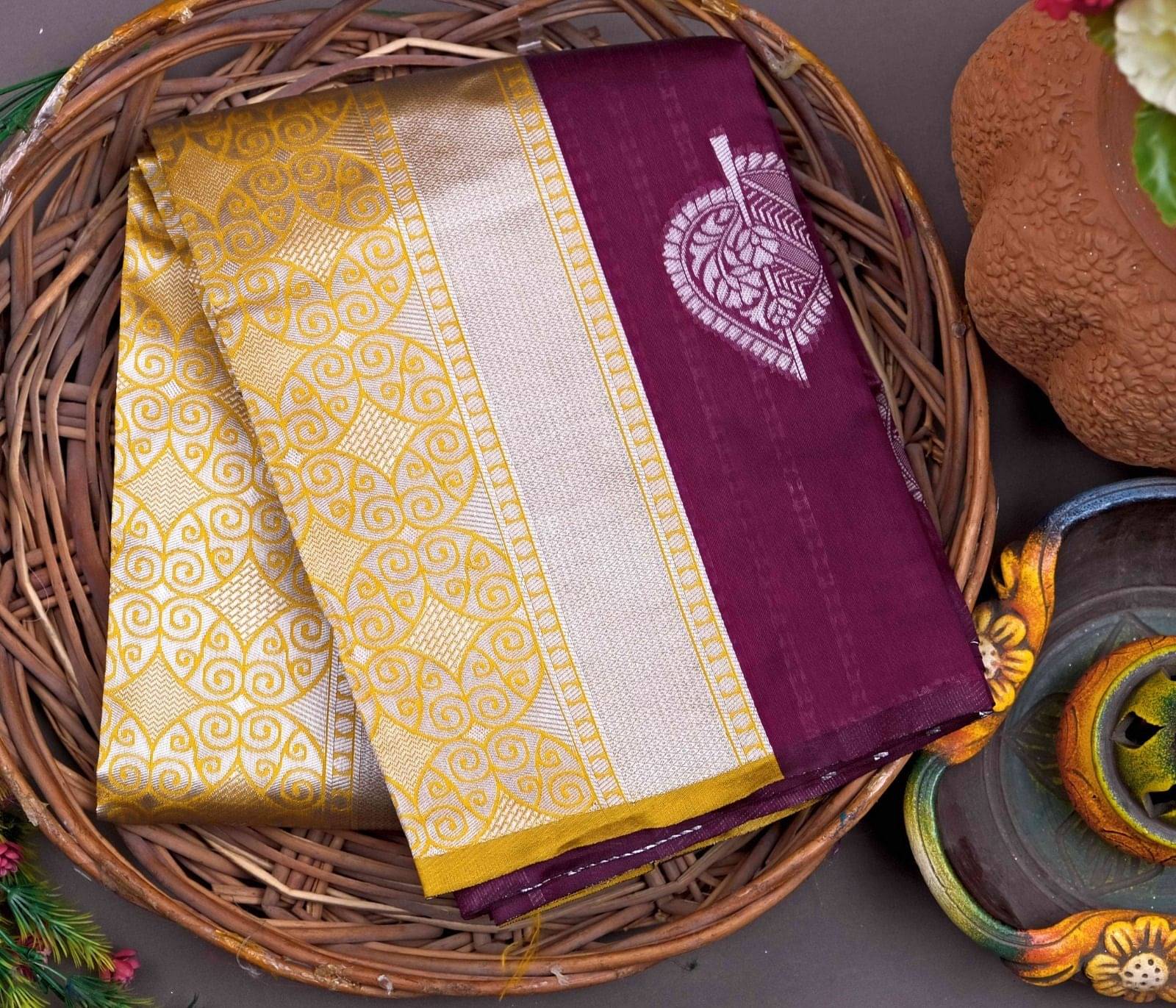 dravya womens Jacquard Printed Banarasi saree With Unstitched Blouse Piece ( Red ) dravya womens Jacquard Printed Banarasi saree With Unstitched Blouse Piece ( Red )