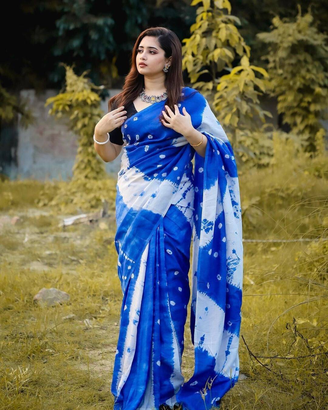     			dravya womens Linen Printed Banarasi saree With Unstitched Blouse Piece ( Blue )