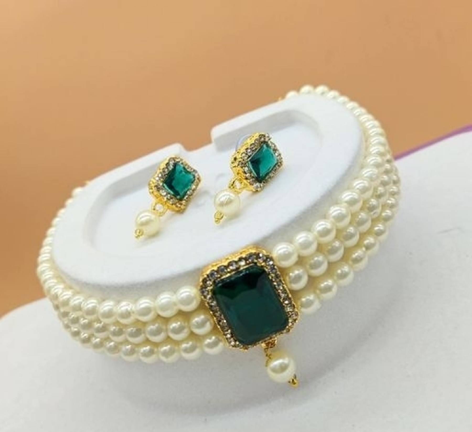     			JEWEL Green Alloy Necklace Set ( Pack of 1 )